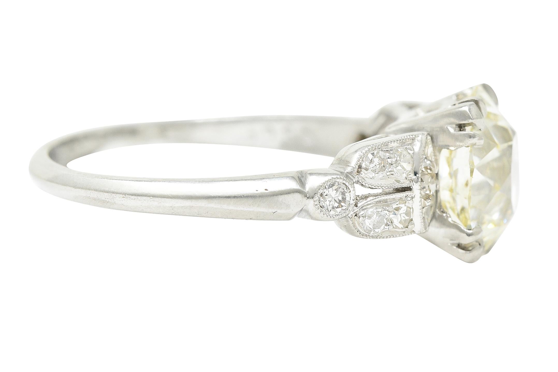 Women's or Men's Late Art Deco 2.60 Carats Old European Cut Diamond Platinum Arch Engagement Ring For Sale