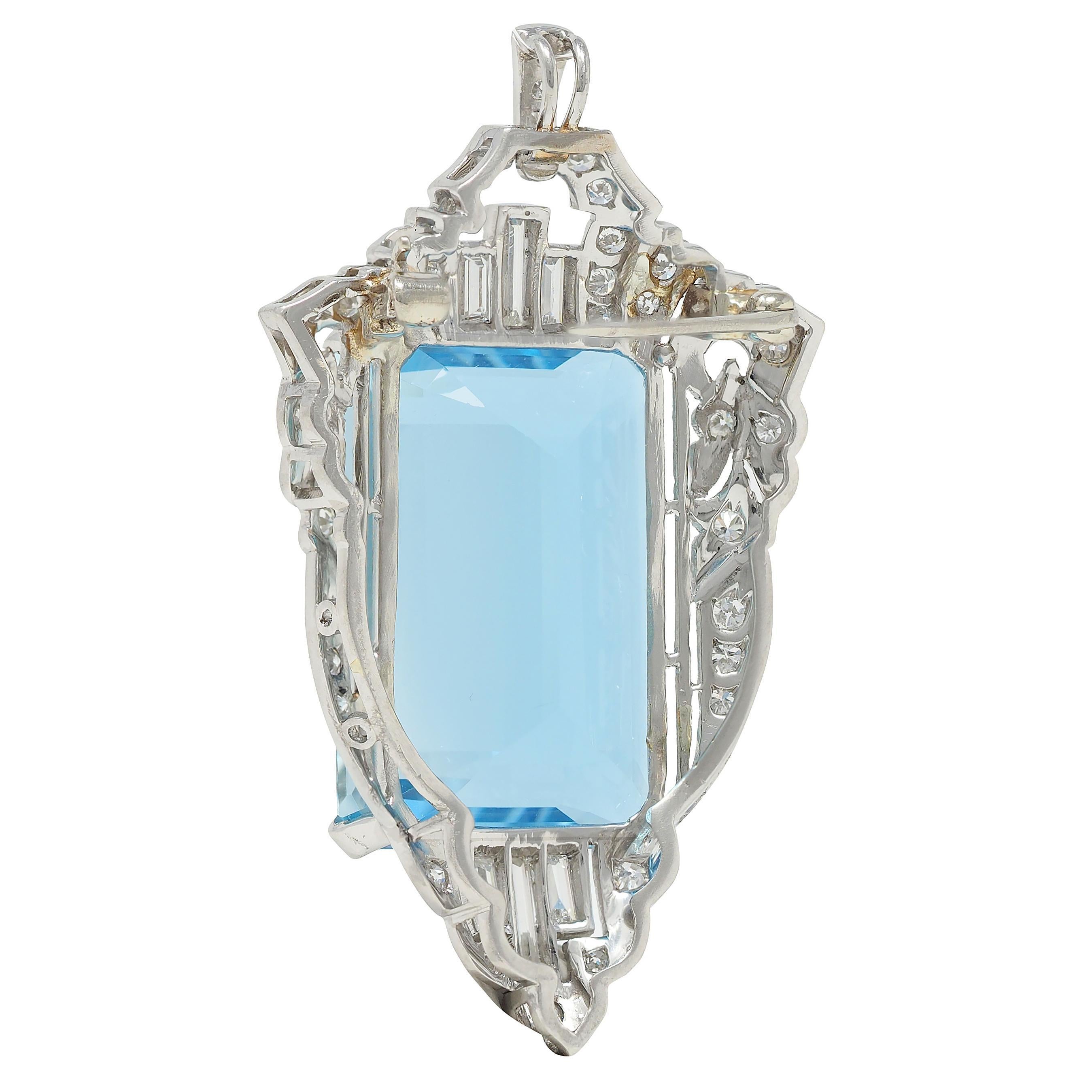 da uomo o donna Spilla con ciondolo vintage in platino con diamante e acquamarina 32,05 CTW in stile tardo Art Deco in vendita