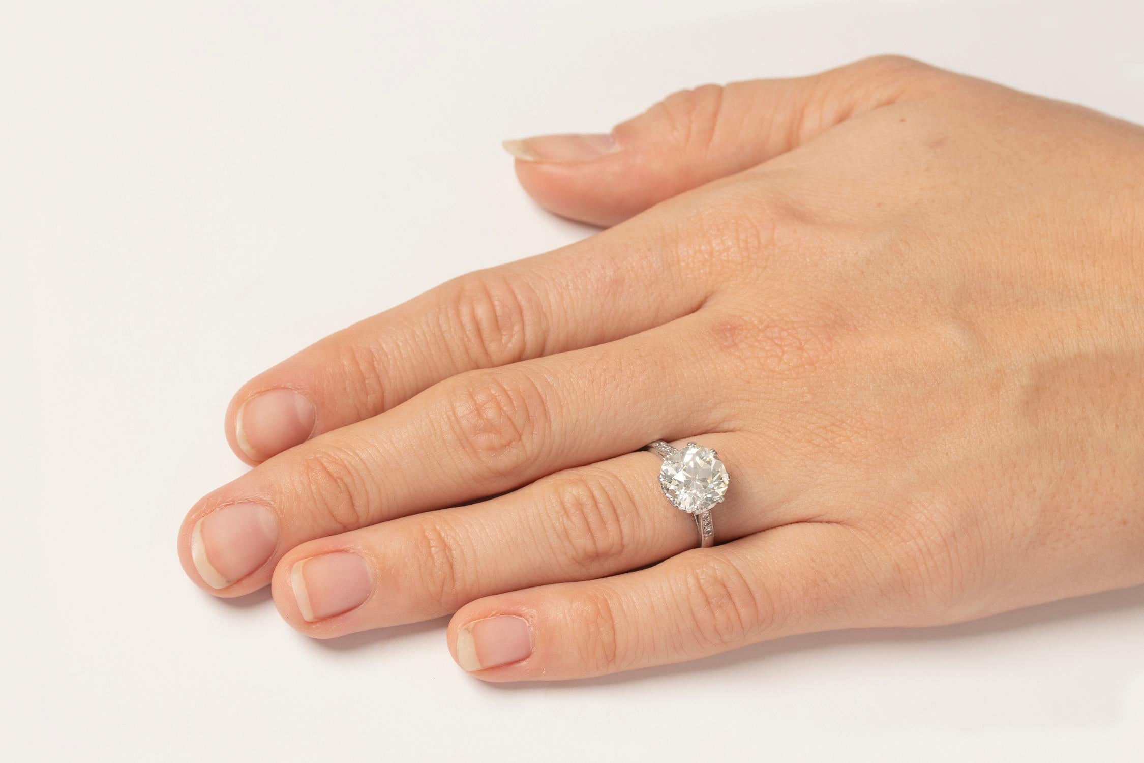 Late Art Deco 4.23 Carat Old Cushion Cut Diamond Engagement Ring, circa 1930s For Sale 3