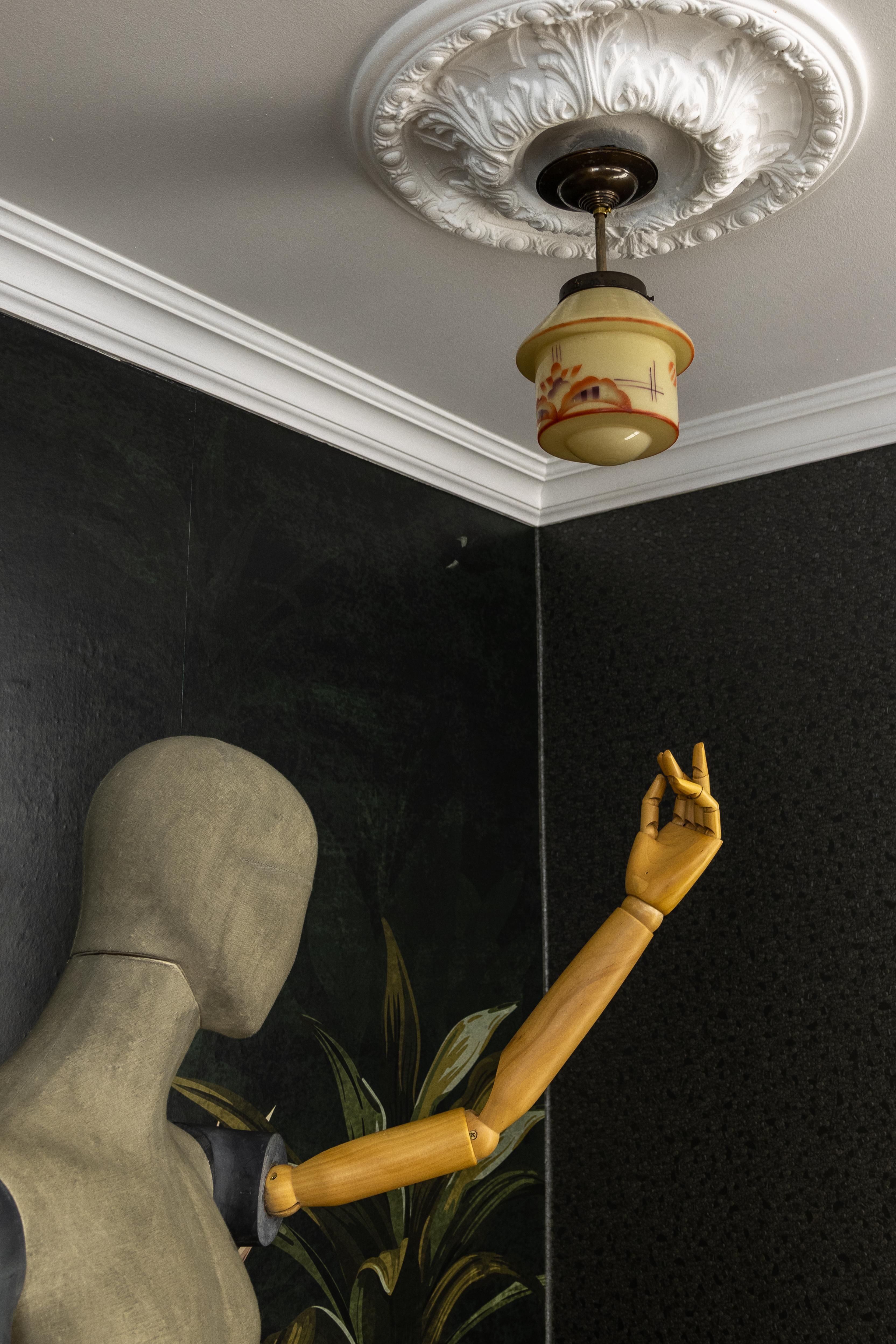 Lampada a sospensione in vetro beige tardo Art Déco con motivo geometrico, anni '30 in vendita 4