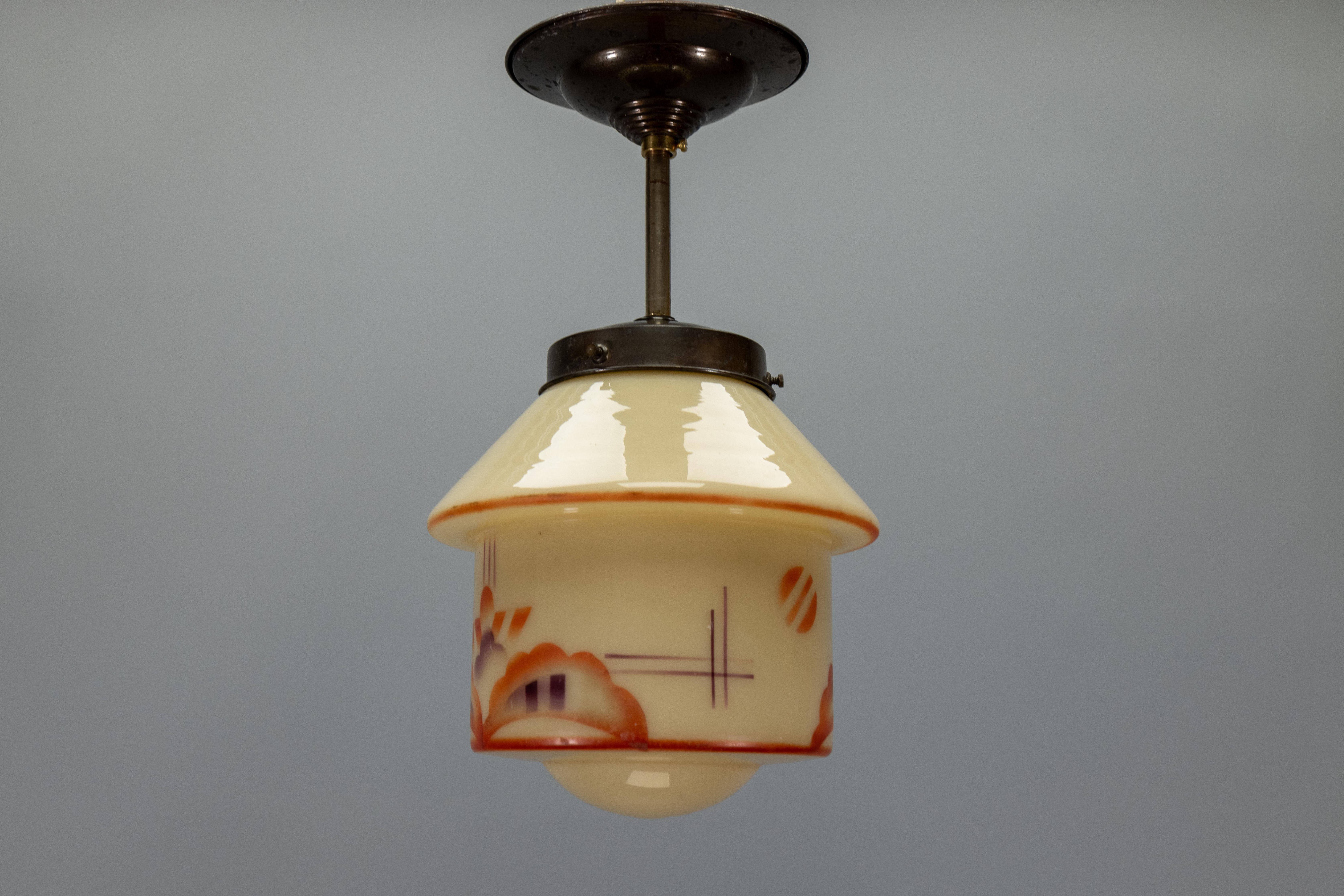 Lampada a sospensione in vetro beige tardo Art Déco con motivo geometrico, anni '30 in vendita 5
