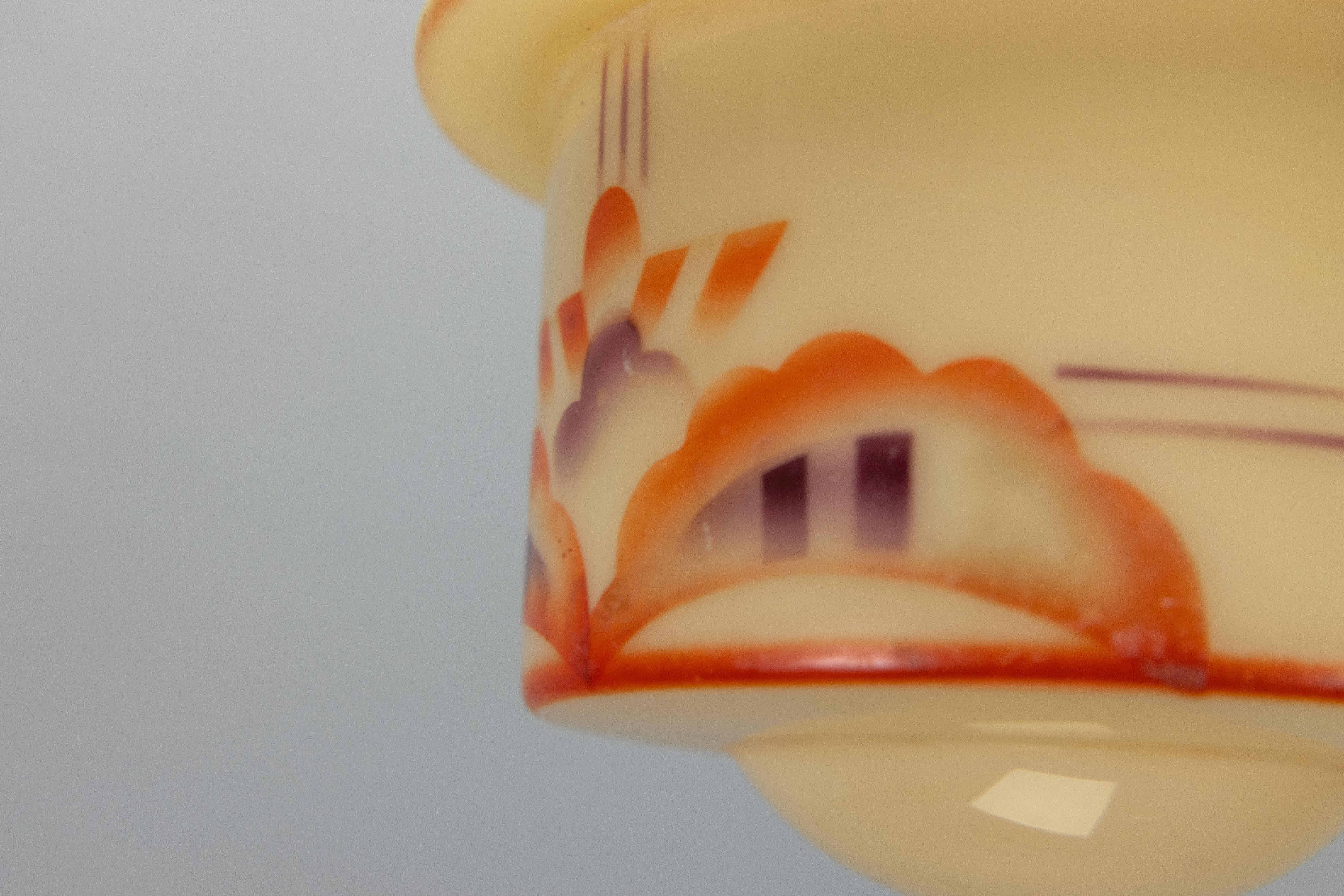 Lampada a sospensione in vetro beige tardo Art Déco con motivo geometrico, anni '30 in vendita 7