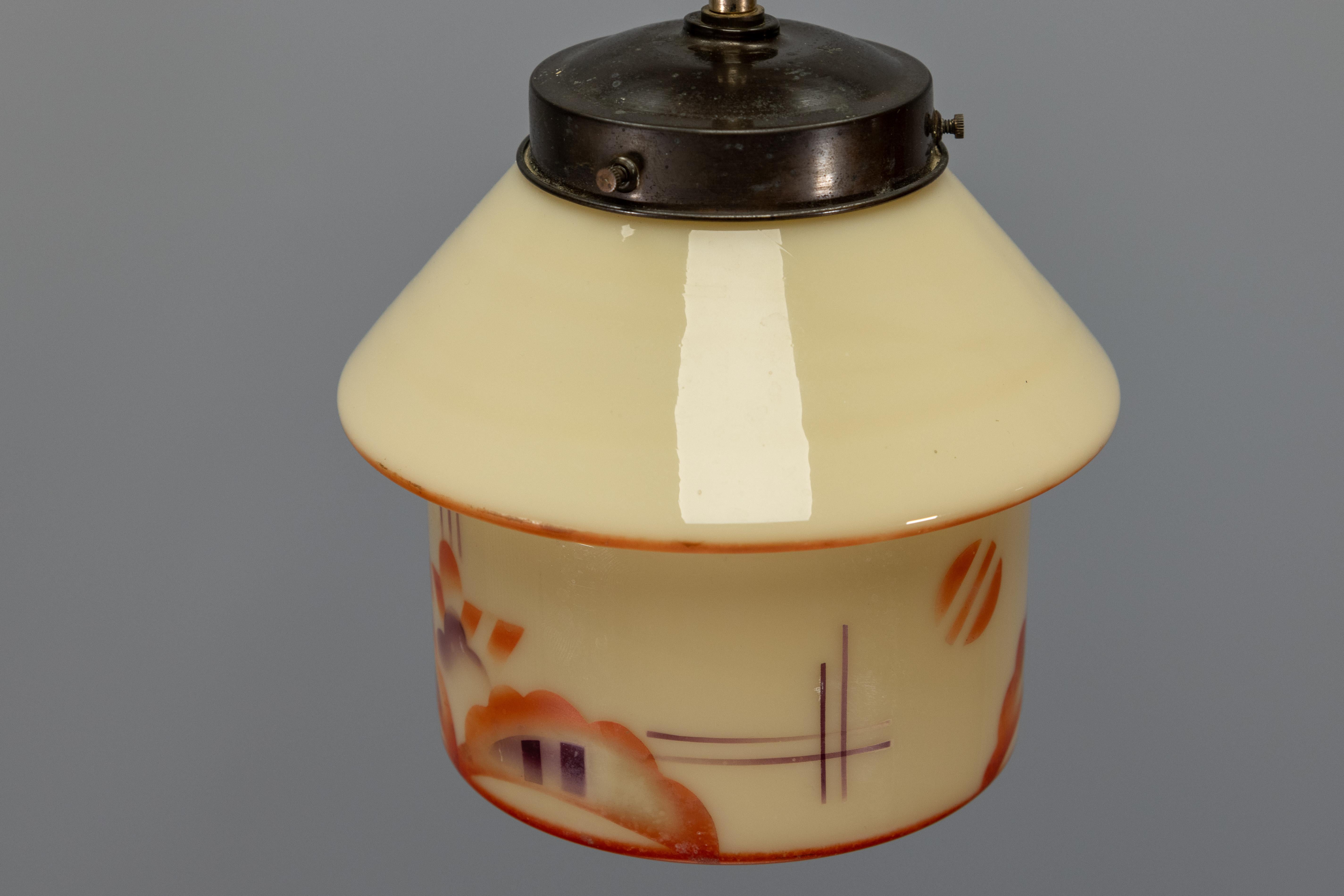 Lampada a sospensione in vetro beige tardo Art Déco con motivo geometrico, anni '30 in vendita 8