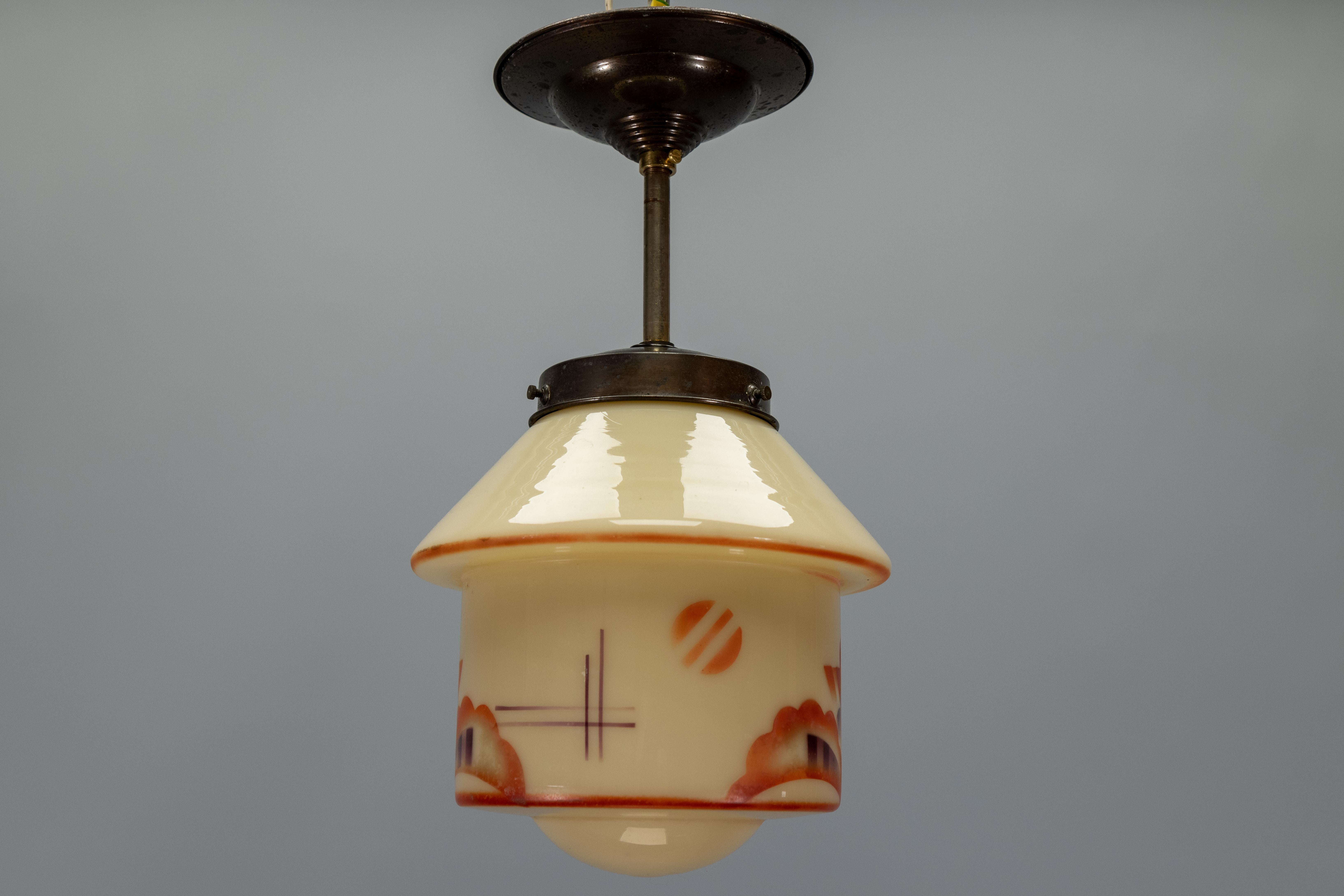 Lampada a sospensione in vetro beige tardo Art Déco con motivo geometrico, anni '30 in vendita 9