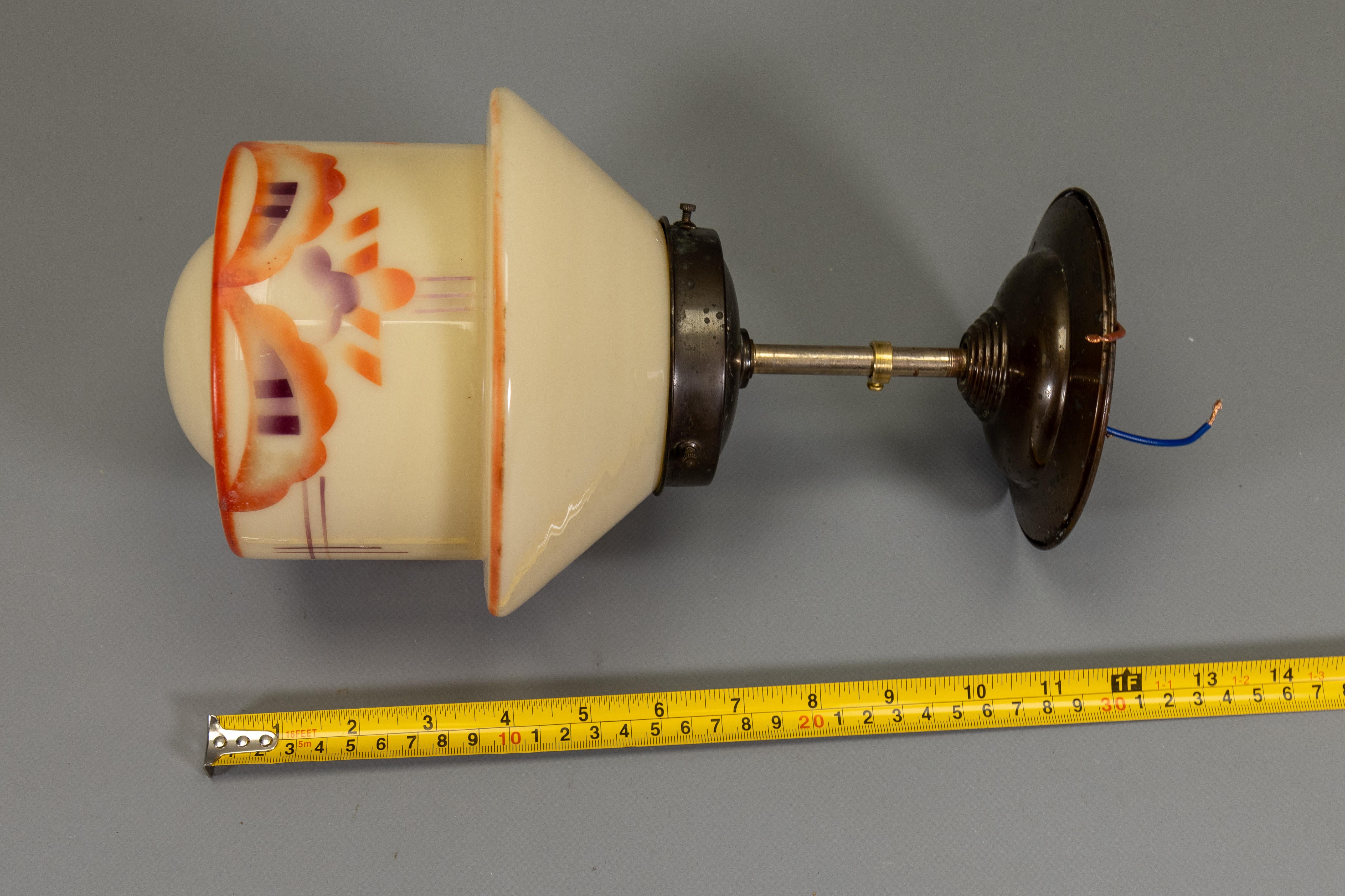 Lampada a sospensione in vetro beige tardo Art Déco con motivo geometrico, anni '30 in vendita 10