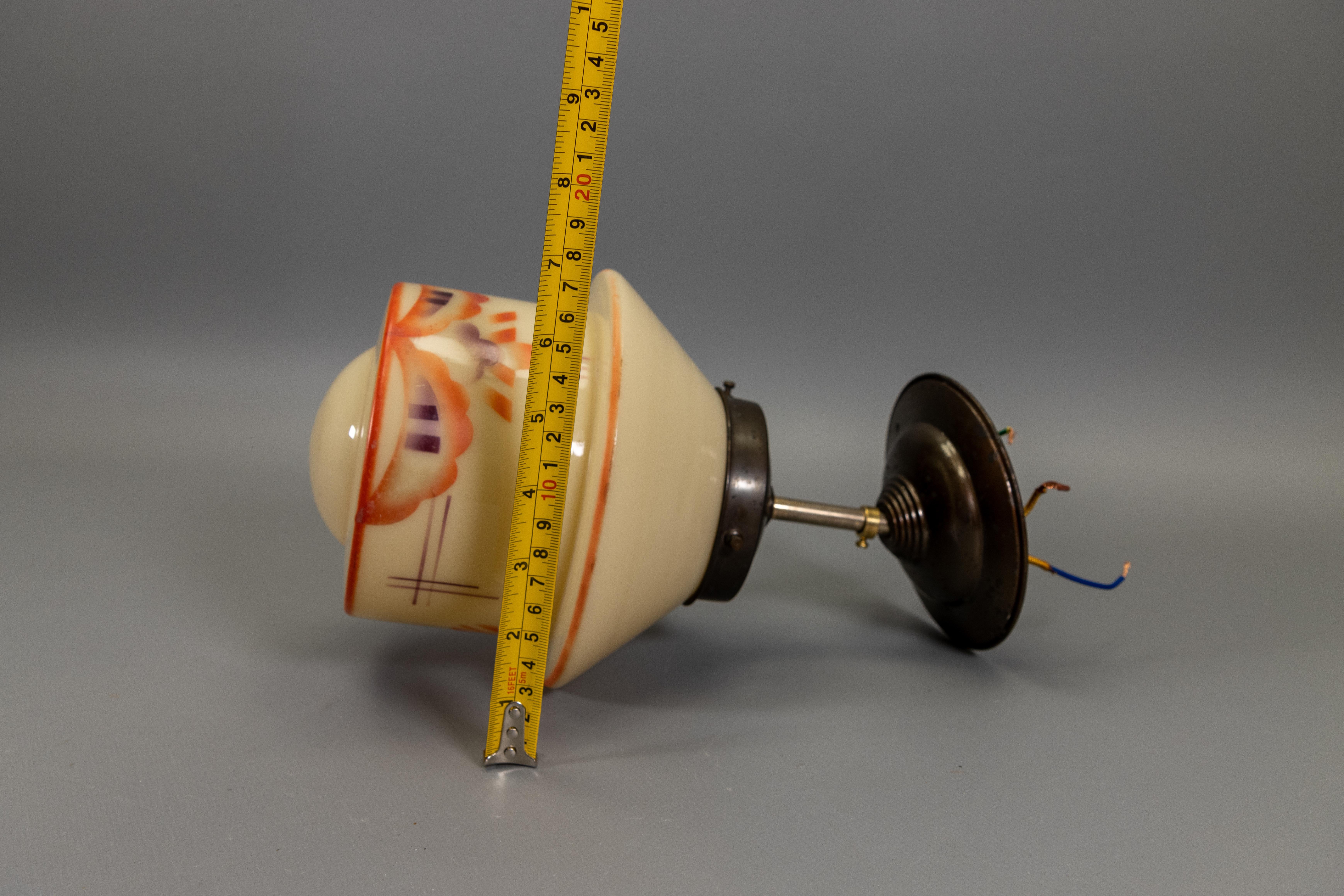 Lampada a sospensione in vetro beige tardo Art Déco con motivo geometrico, anni '30 in vendita 12