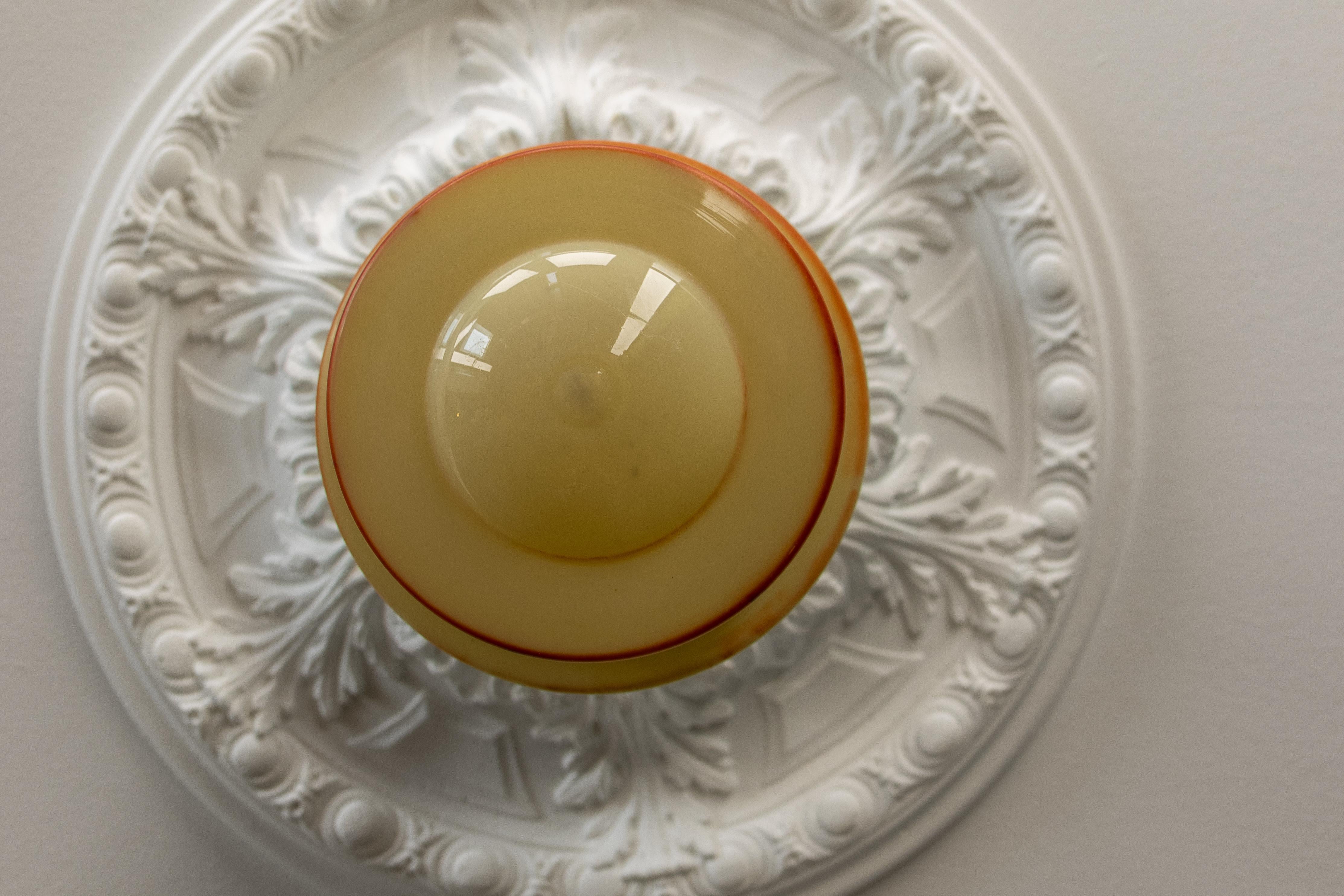 Metallo Lampada a sospensione in vetro beige tardo Art Déco con motivo geometrico, anni '30 in vendita