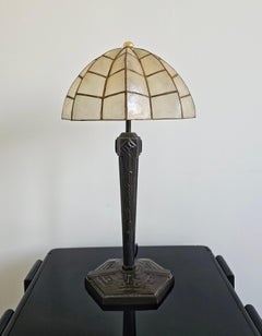 Lampada da tavolo in bronzo tardo Art Déco con paralume in conchiglia di Capiz, Austria, anni '50