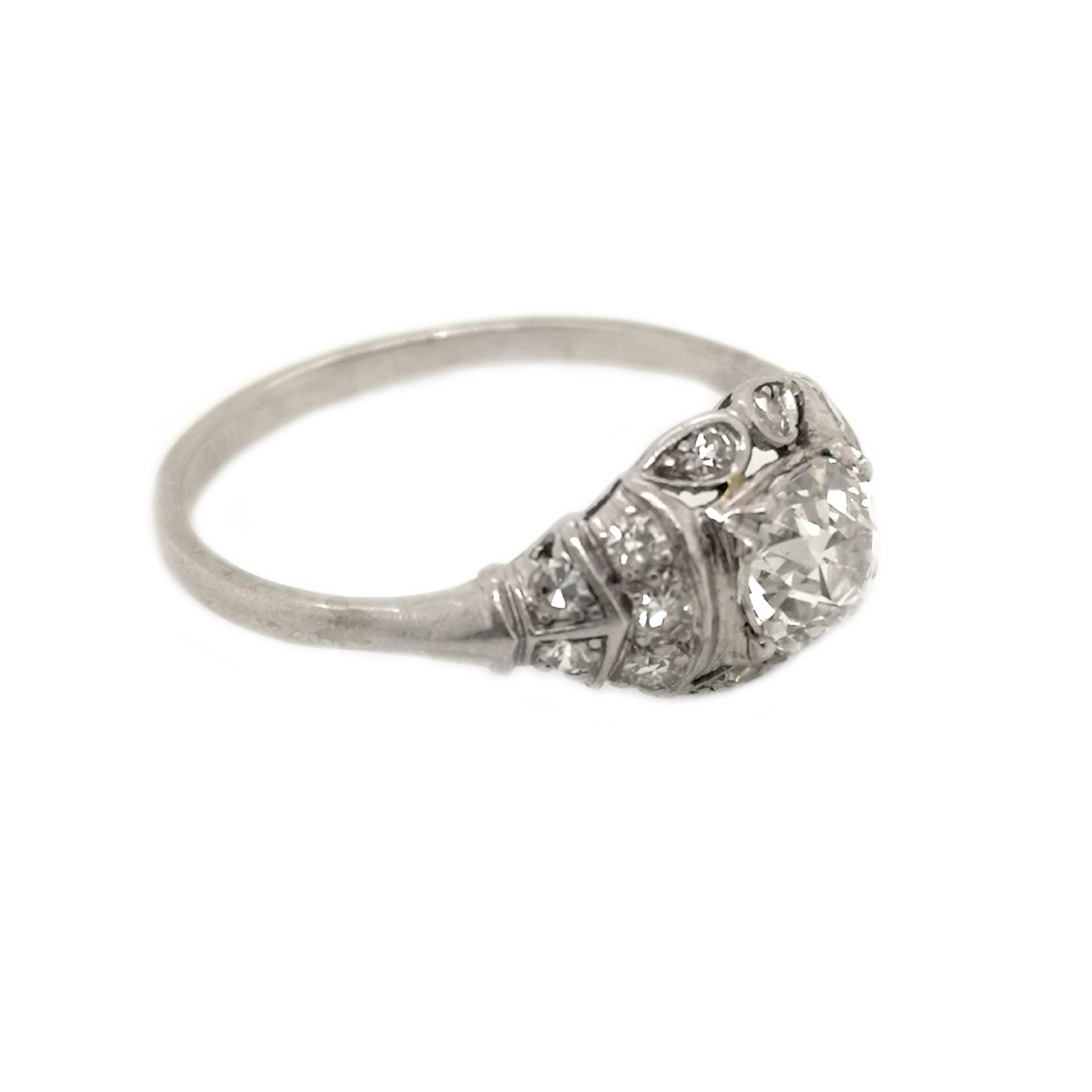 Late Art Deco Diamond and Platinum Ring, 0.85 Carats H SI1, circa 1940 For Sale 1