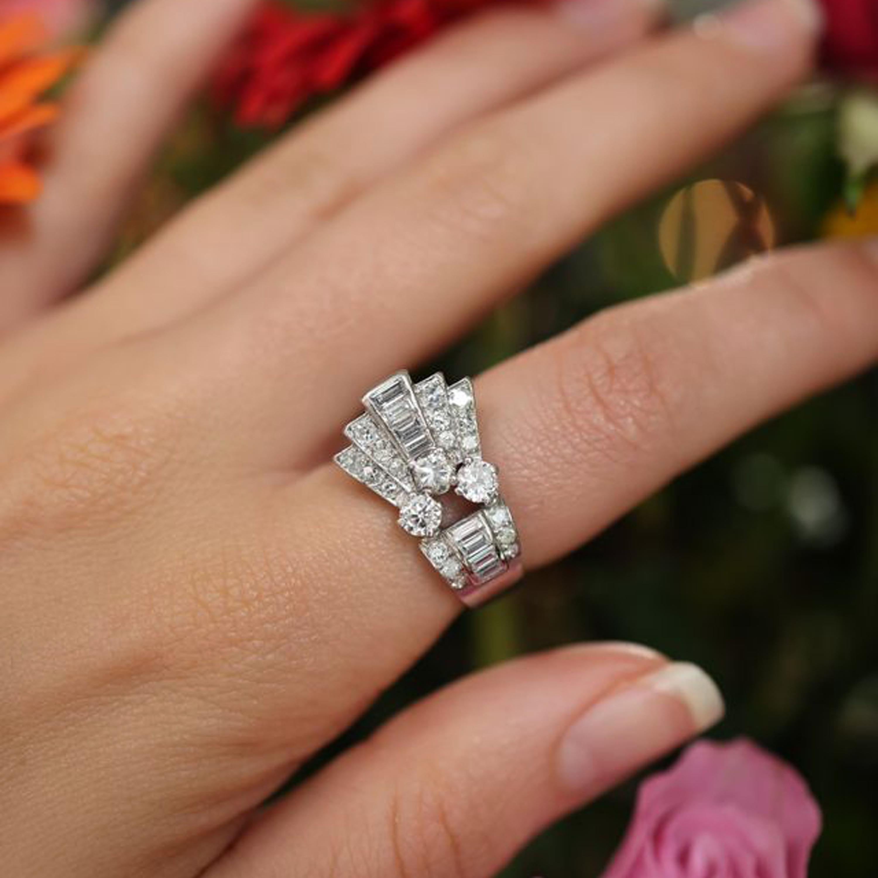 Late Art Deco Diamond And Platinum Ring, 1.60ct, Circa 1940 In Good Condition For Sale In London, GB