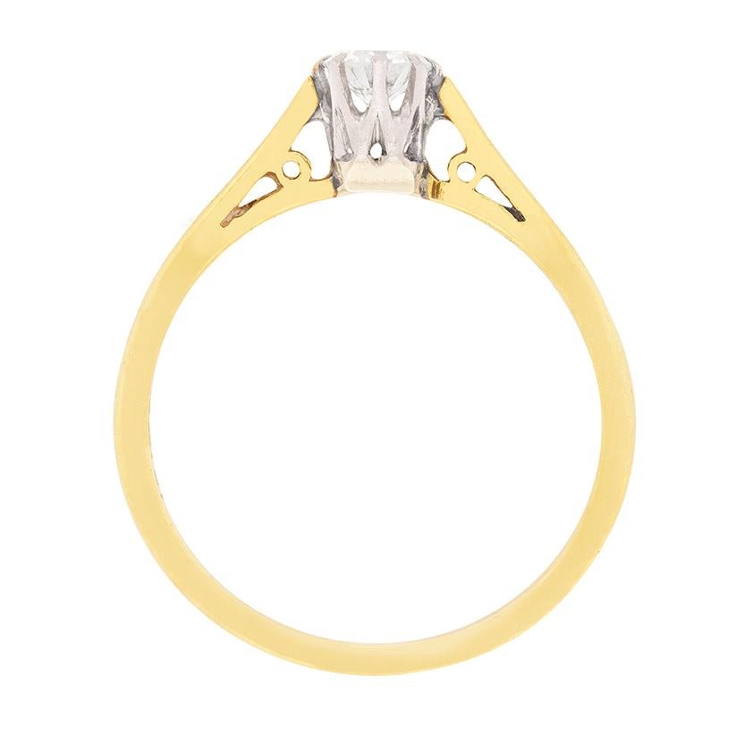 This classic and timeless solitaire dates to the 1940s, although the design has strong Victorian influences. The diamond is a round brilliant weighing 0.27 carat. It has been graded as an icy white F in colour and VS1 in clarity. The shining stone