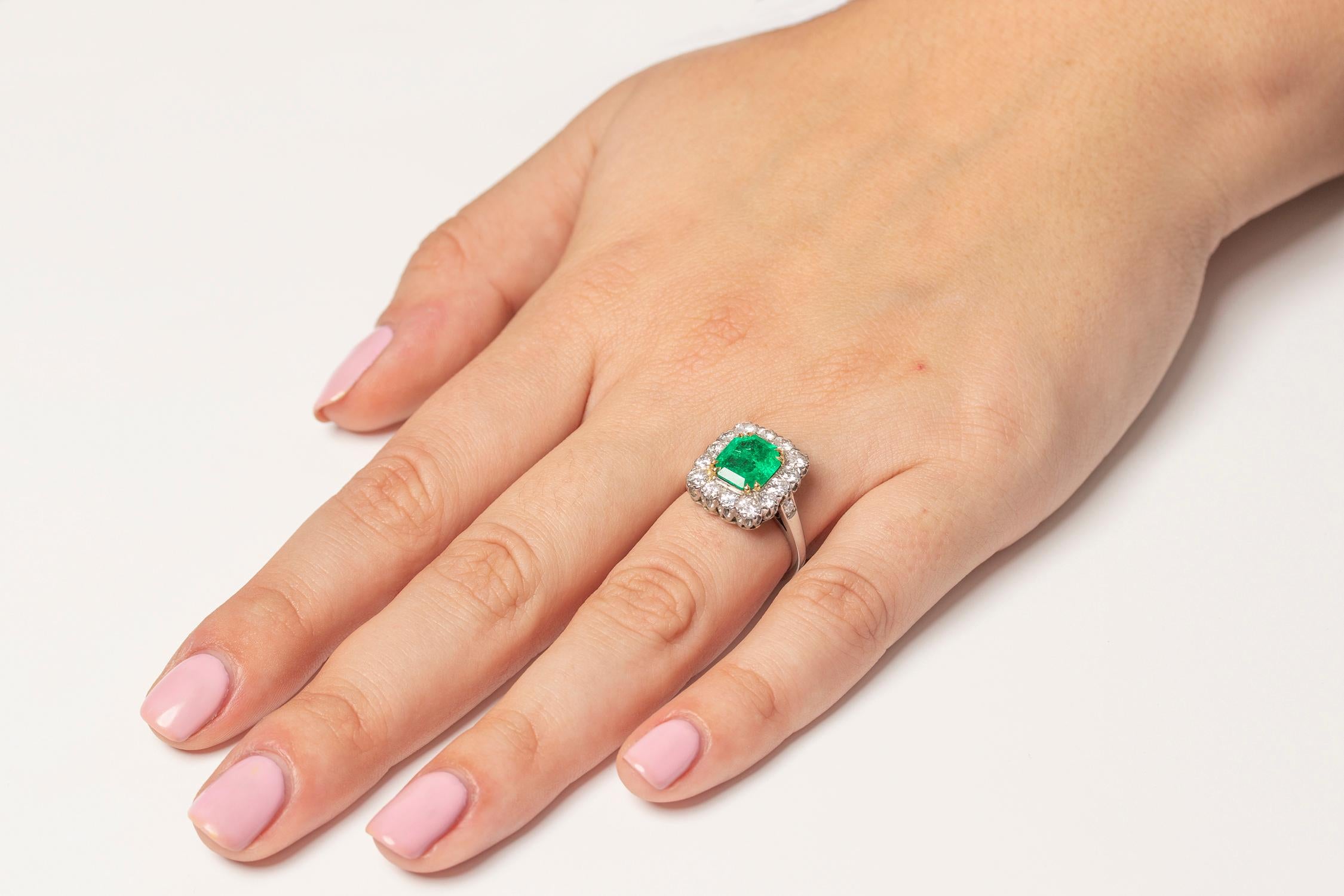 Late Art Deco Emerald and Diamond Cluster Ring, circa 1930s For Sale 2