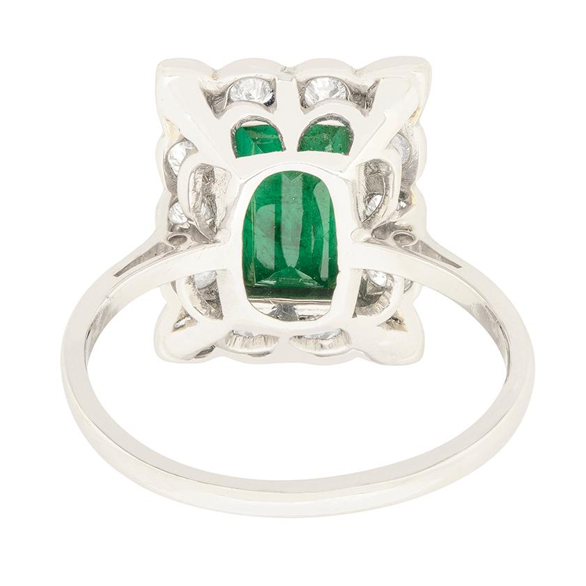 Late Art Deco Emerald and Diamond Cluster Ring, circa 1930s In Good Condition In London, GB