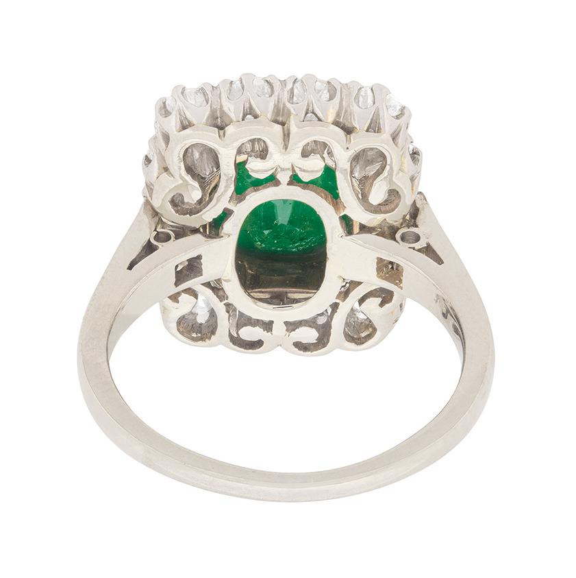 Late Art Deco Emerald and Diamond Cluster Ring, circa 1930s In Good Condition For Sale In London, GB