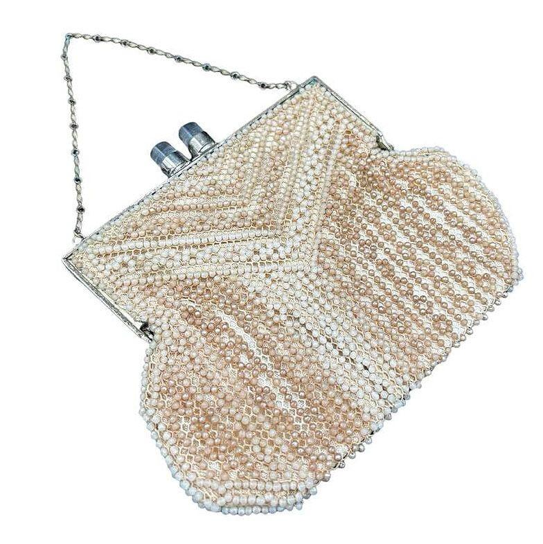 American Late Art Deco Geometric Beaded Womans Purse Clutch w/ Silvertone & Lucite Clasp For Sale