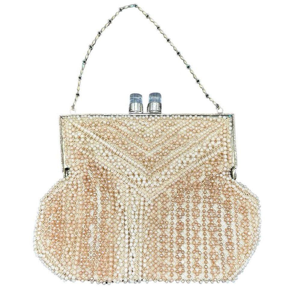 Late Art Deco Geometric Beaded Womans Purse Clutch w/ Silvertone & Lucite Clasp For Sale 1