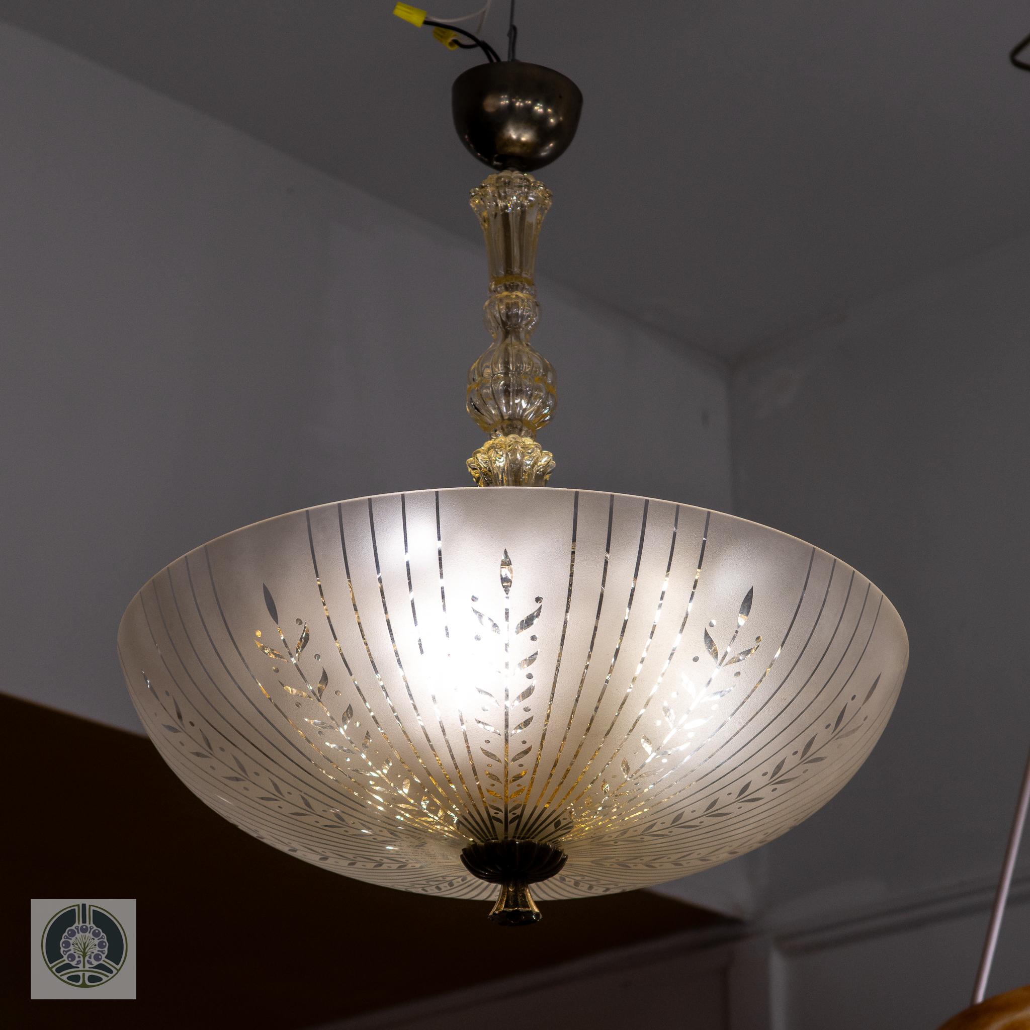 Spätes Art Deco Glas Anhänger im Angebot 7
