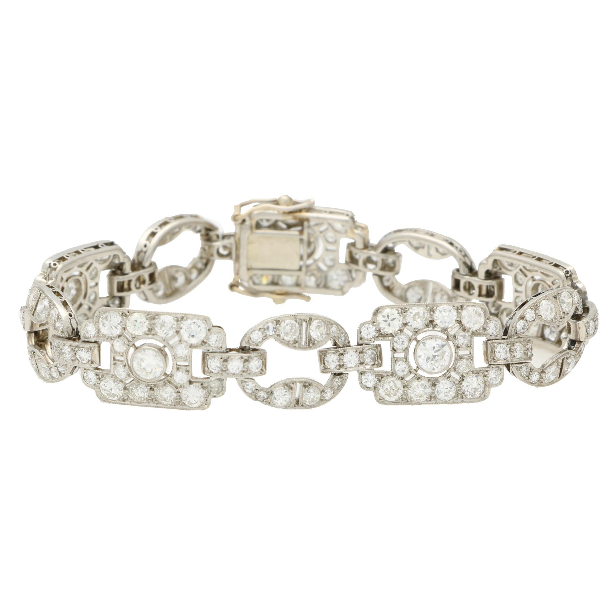 A striking late Art Deco old cut diamond panel bracelet, set in platinum. 

The bracelet is composed of ten alternating openwork motifs, set throughout with old cut diamonds. Each motif is connected via an articulated terminal making the bracelet