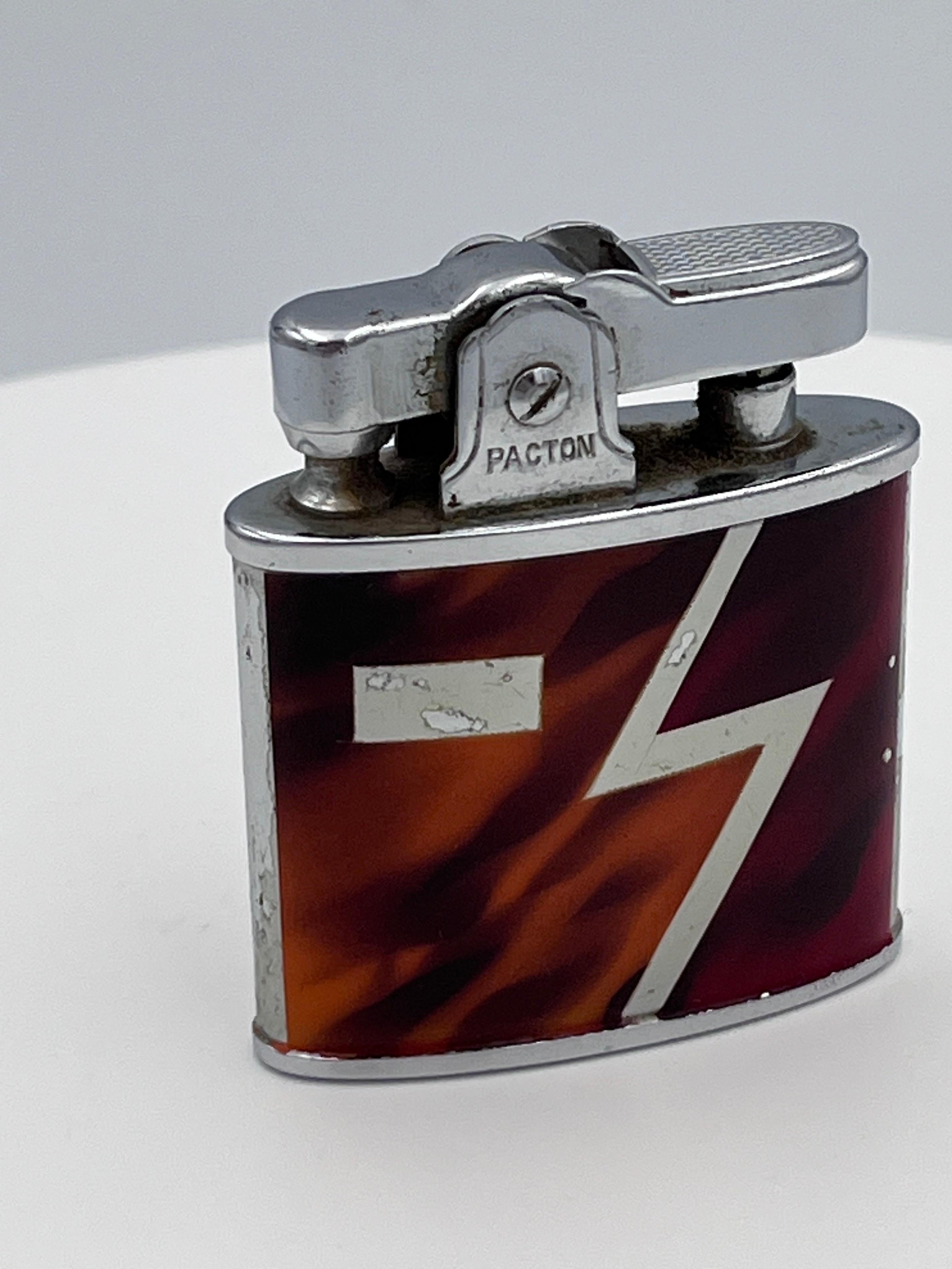 Metallo Accendino smaltato Paction di fine Art Deco con design Thunderbolt smaltato e cromato in vendita