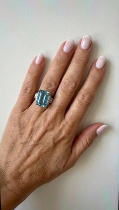 Late Art Deco Platinum 19 Carat Santa Maria Aquamarine Diamond Ring