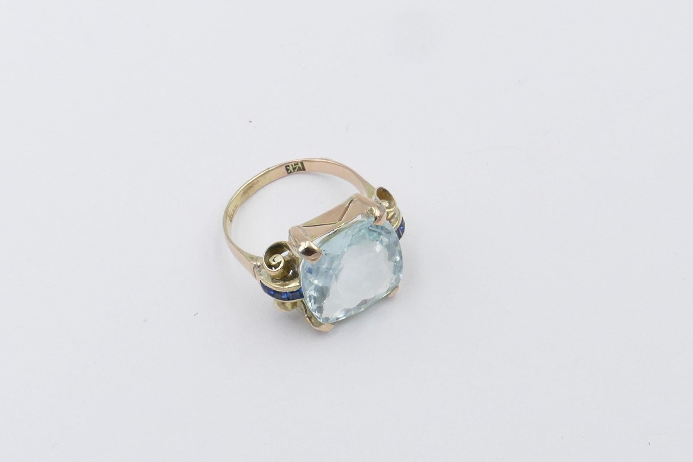 Women's or Men's Late Art Deco Rose or Yellow Gold Large Aquamarine and Sapphire Cocktail Ring