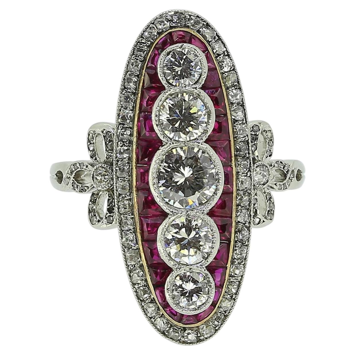Bague Navette en rubis et diamants Art Déco tardif en vente