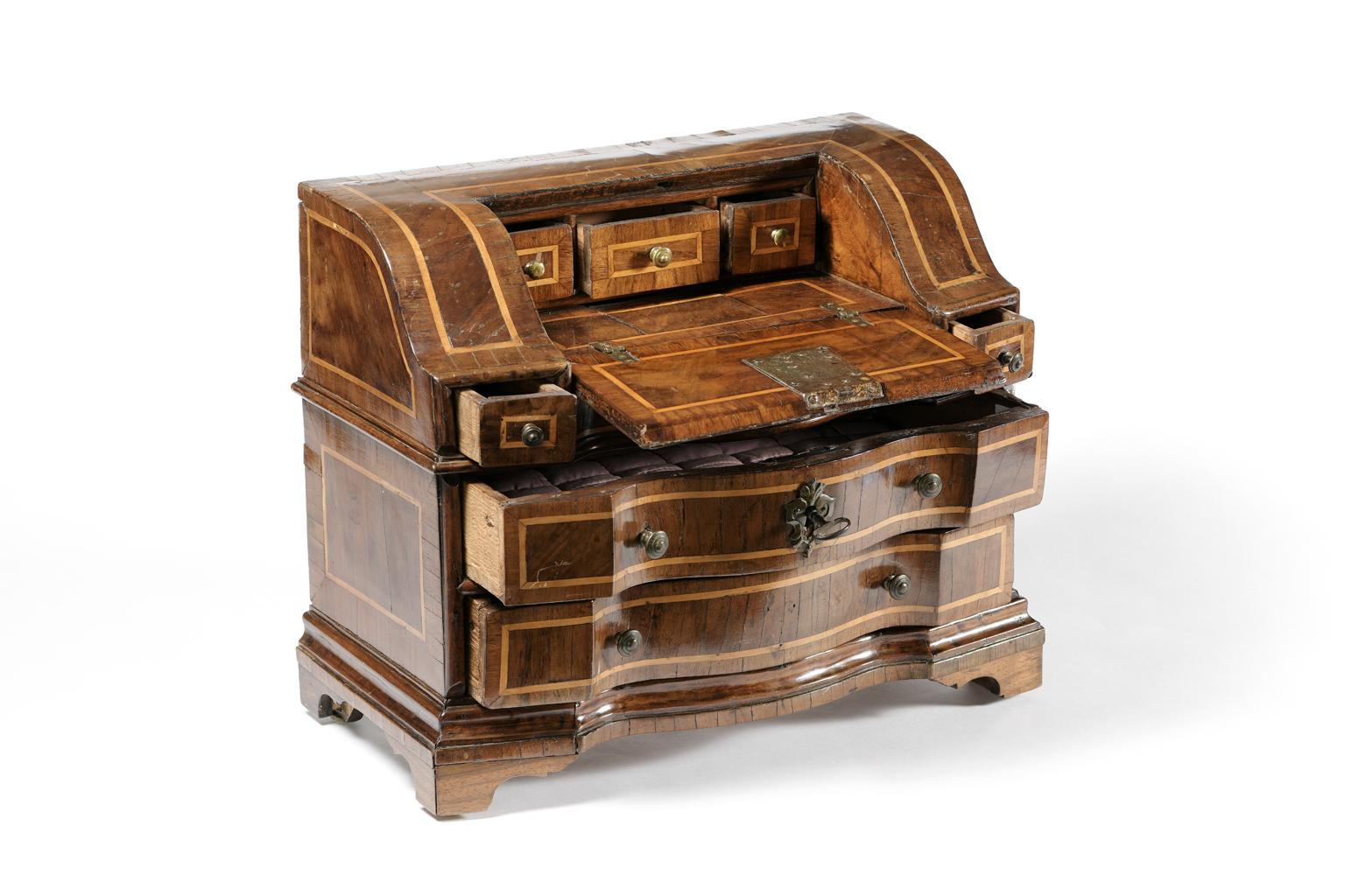 Miniature model of a chest of drawers with flap
Verona, middle of the 18th century 
It measures 13.77 in x 17.32 in x 9.05 in (35 cm x 44 cm x 23 cm)
lb 12.12 (kg 5.5)
State of conservation: Good, some signs of use.

This model faithfully reproduces