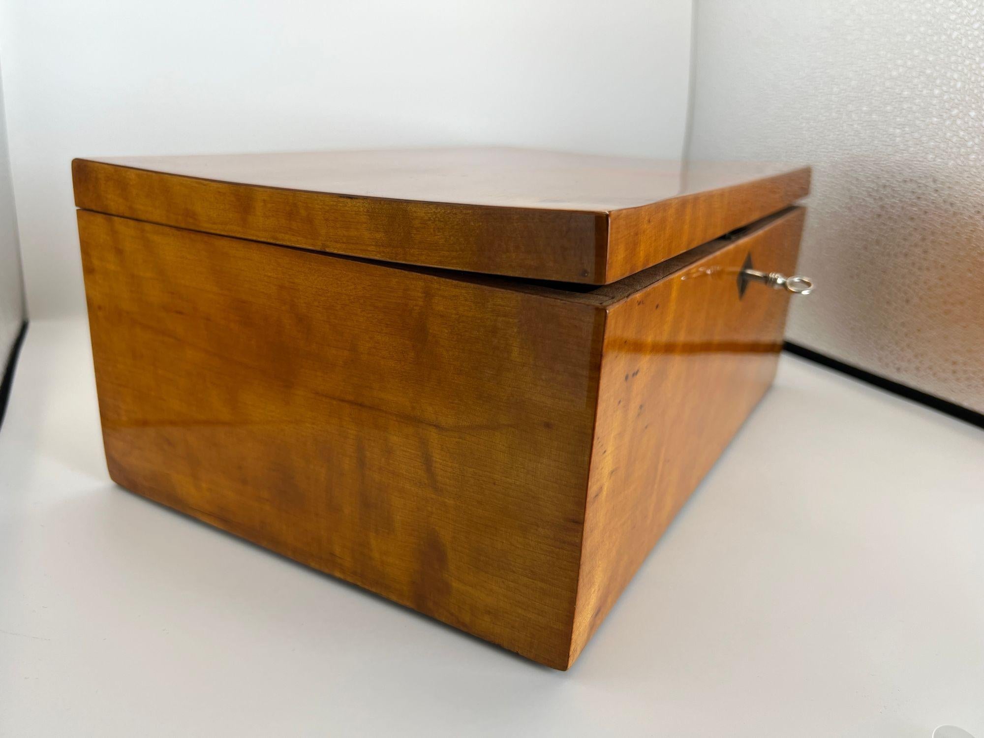 Late Biedermeier Box, Birch Solid Wood, Northern Germany, circa 1840 For Sale 6