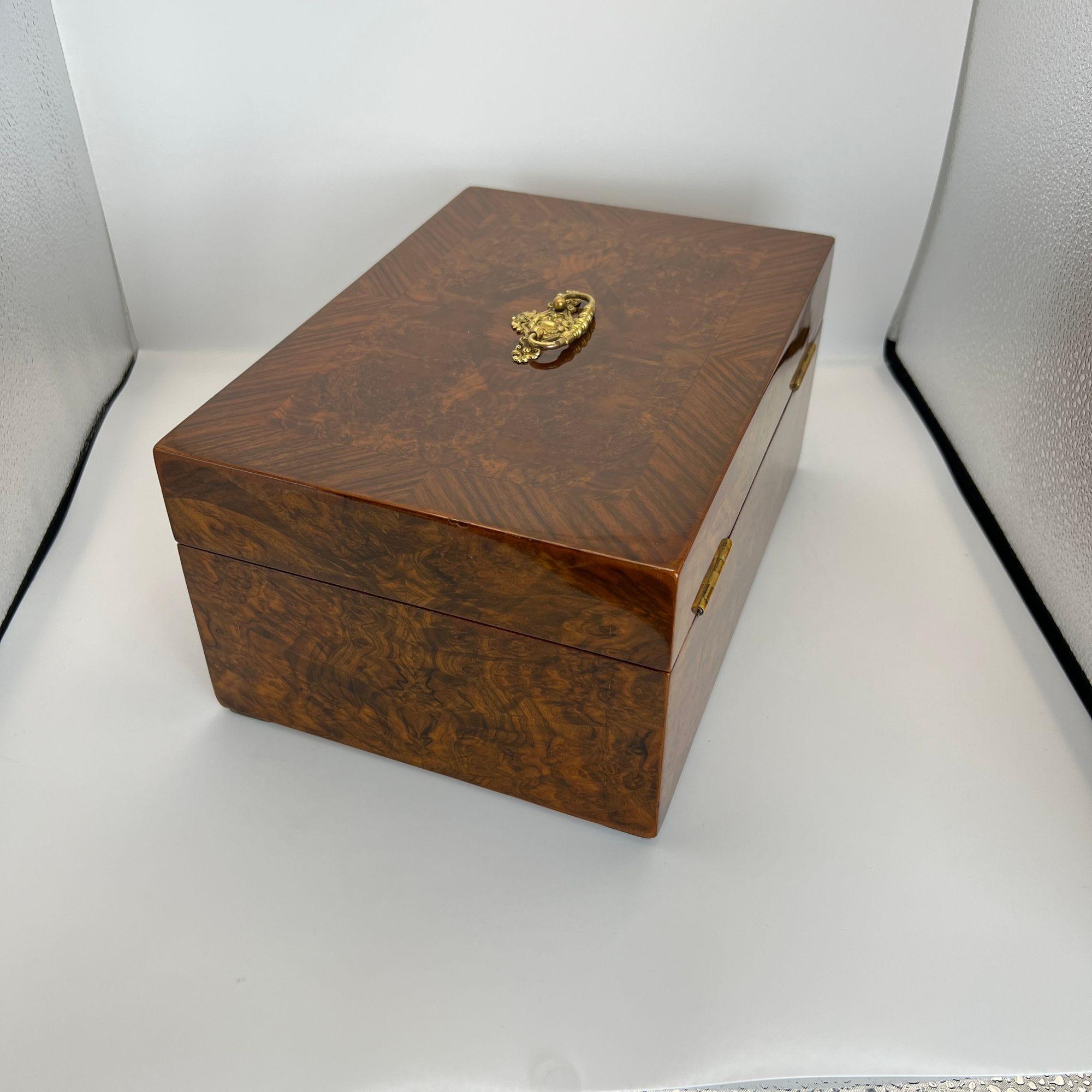 Late Biedermeier Box, Walnut and Walnut Burl, Austria circa 1850 For Sale 1