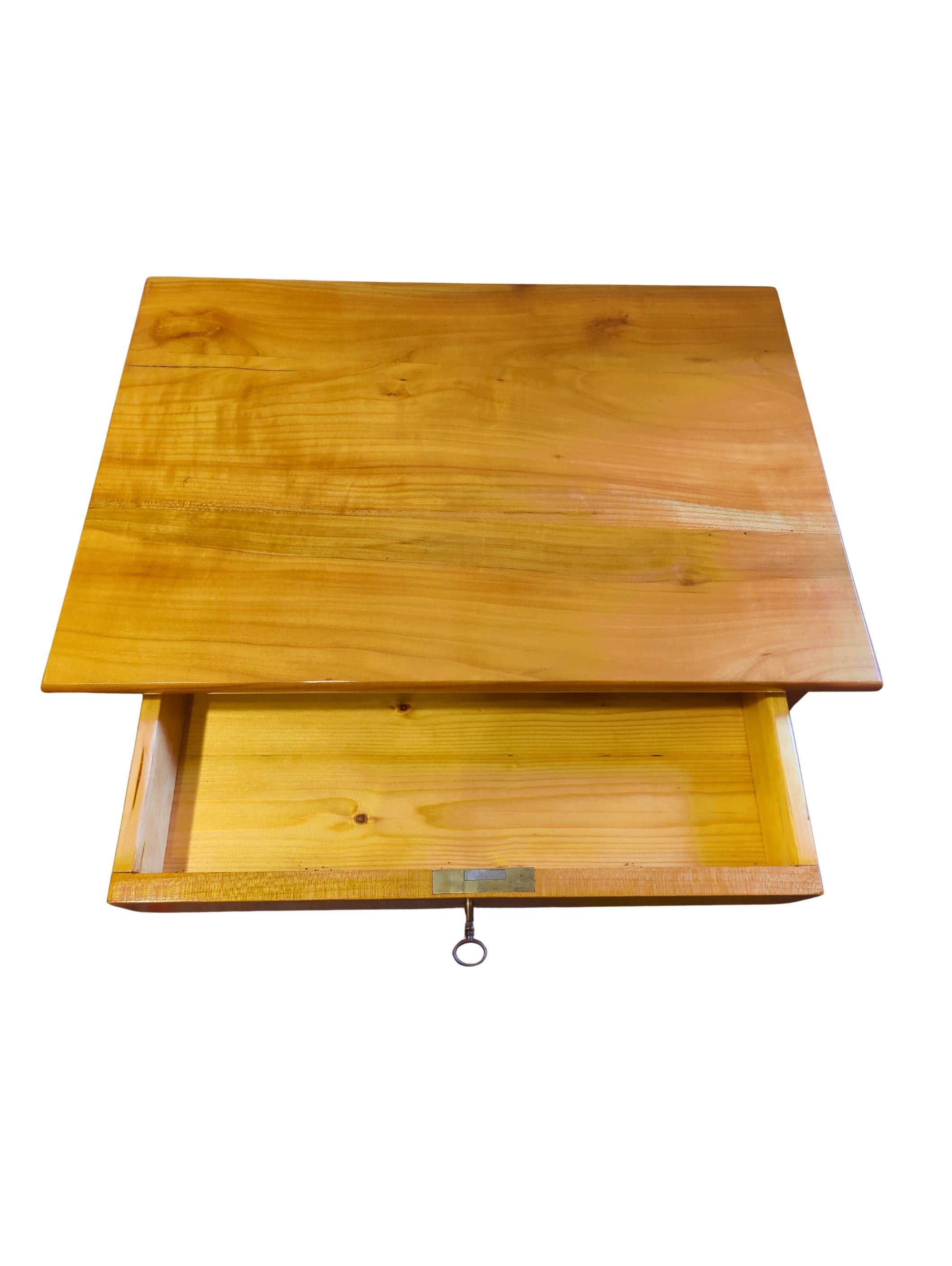 Mid-19th Century Biedermeier Cherrywood Side Table circa 1850 with Turned Legs a For Sale 1