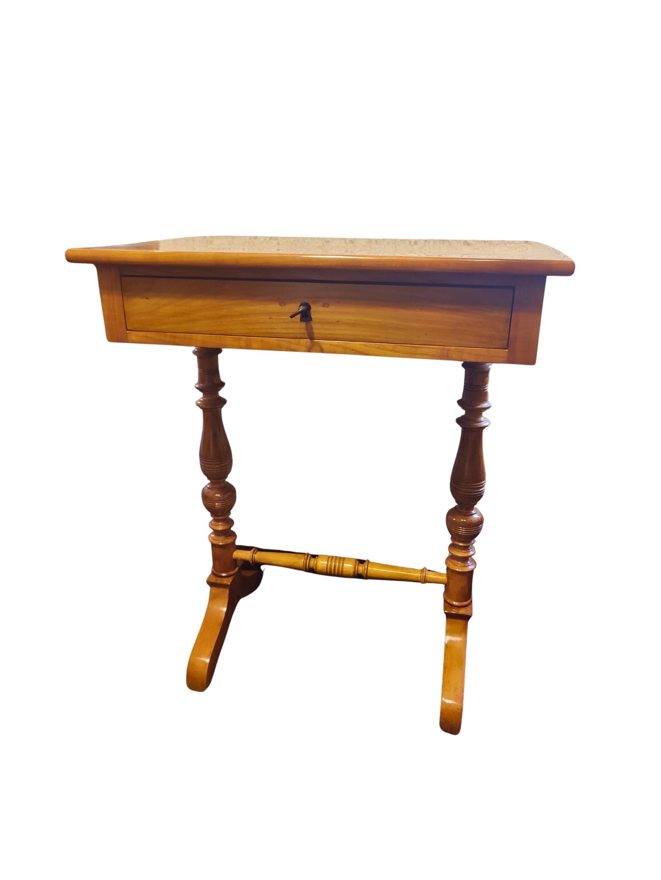 German Mid-19th Century Biedermeier Cherrywood Side Table circa 1850 with Turned Legs a For Sale