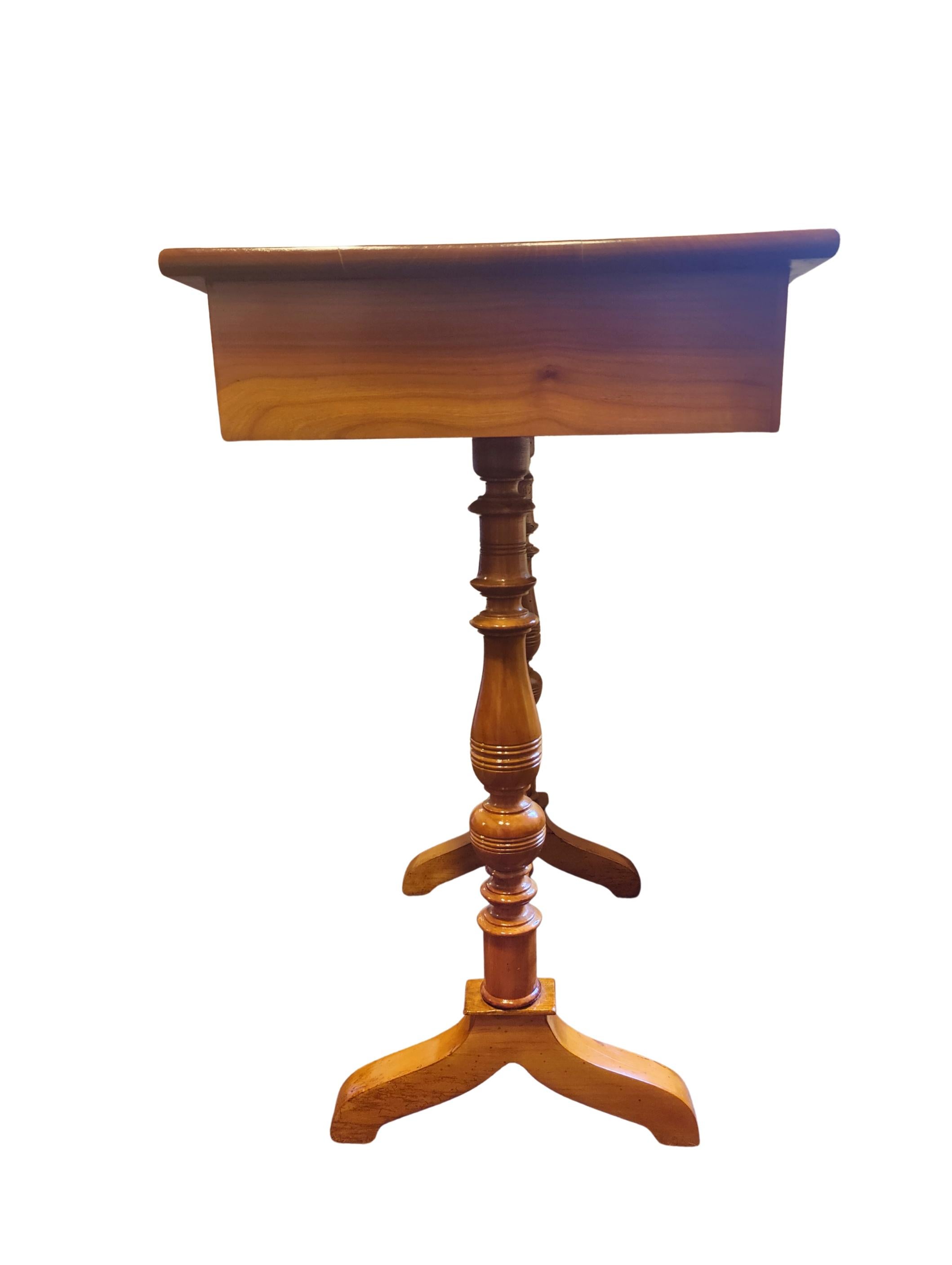 Mid-19th Century Biedermeier Cherrywood Side Table circa 1850 with Turned Legs a In Good Condition For Sale In Darmstadt, DE