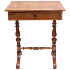 Table d'appoint en merisier massif fabriquée en bois de cerisier de la fin du Biedermeier / Historicism Sewing