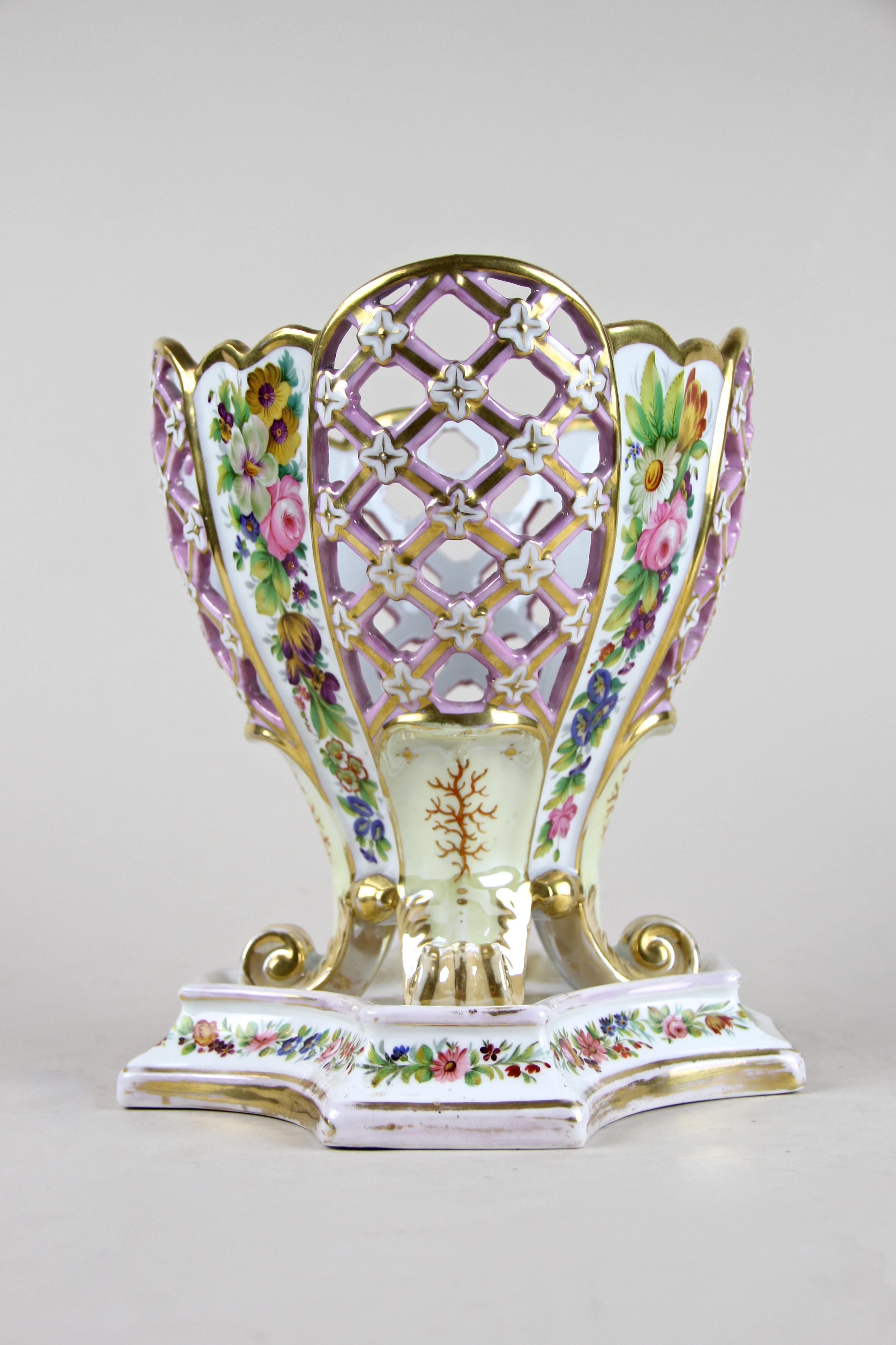 Czech Late Biedermeier Porcelain Basket by Fischer & Mieg, Bohemia, circa 1860