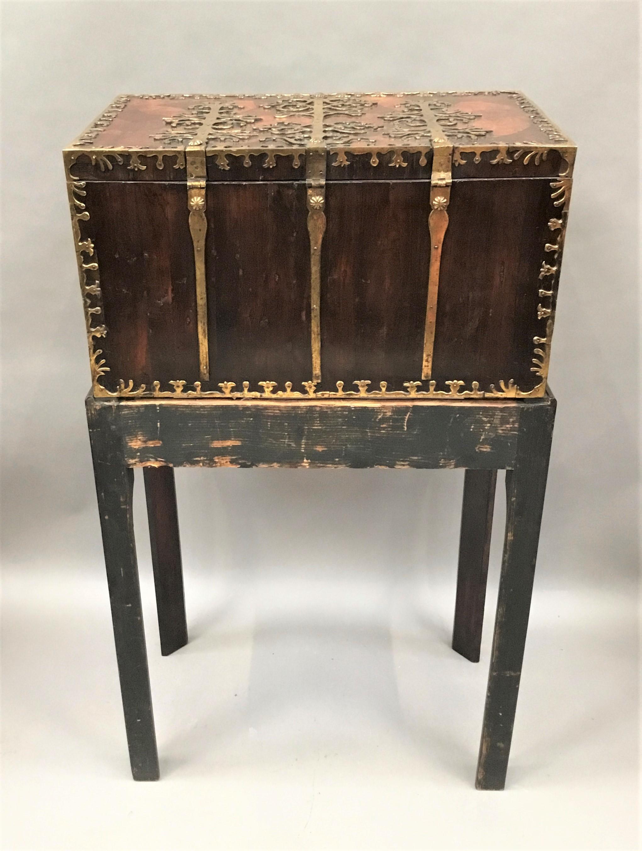 Late 17th Century Large Oyster Kingwood Coffre Forte / Strong Box For Sale 11