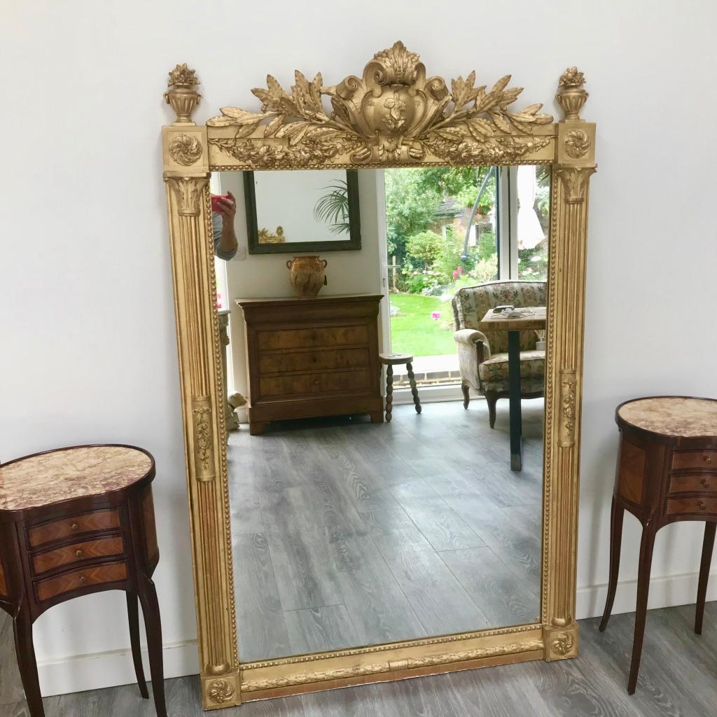 A very good quality French 19th century gilt mirror with superb carving throughout the frame with original gilding and mirror.
An impressive and decorative mirror, could be used as an overmantle or it could free hang as it is finished to the bottom