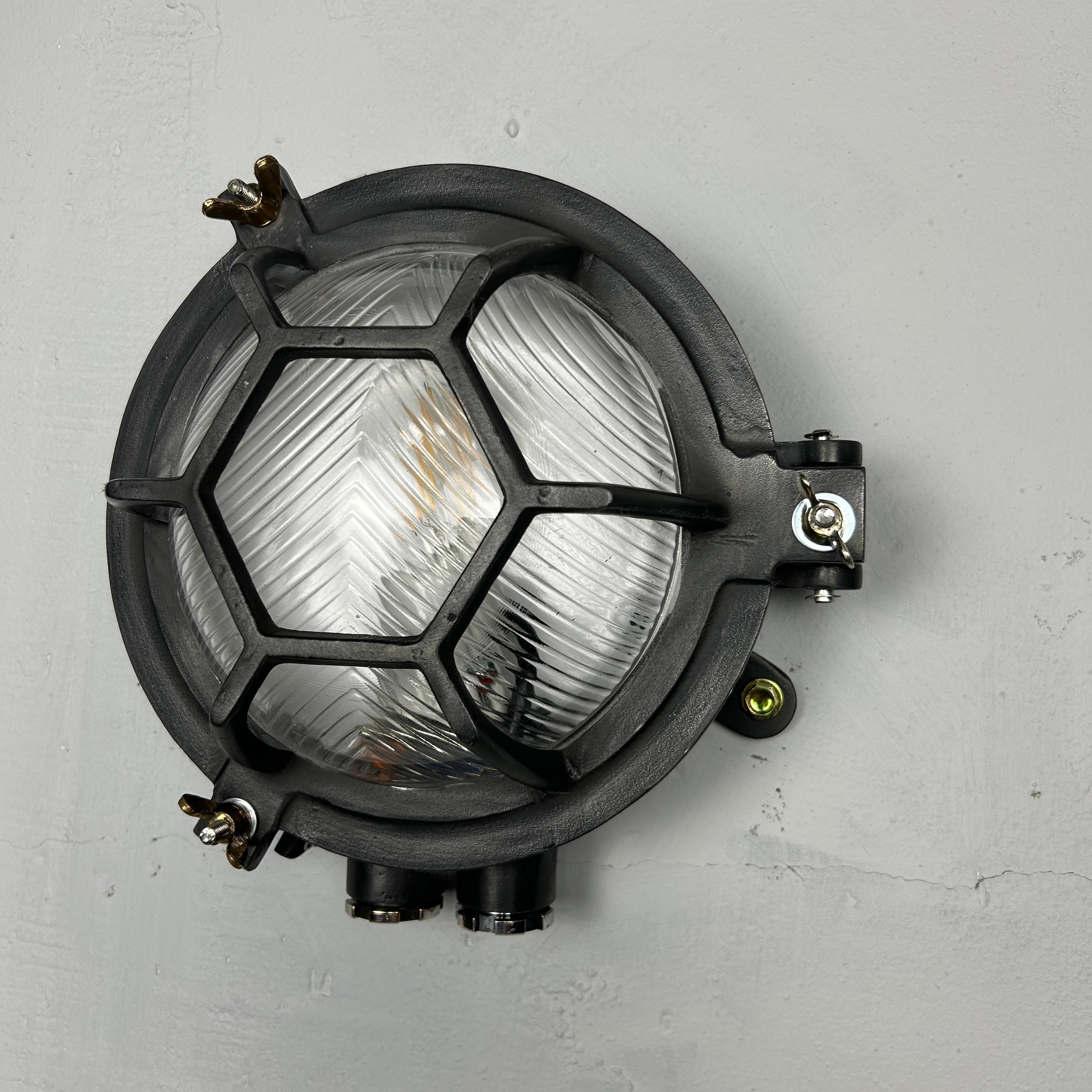 Aplique Circular de Fundición Siglo Tardío Jaula Hexagonal - Cristal Carrizo y Acabado Gun Metal en Excelente estado para la venta en Leicester, Leicestershire
