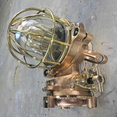 Plafoniera/parete in bronzo fuso a prova di fiamma di fine secolo, gabbia in ottone con cupola in vetro