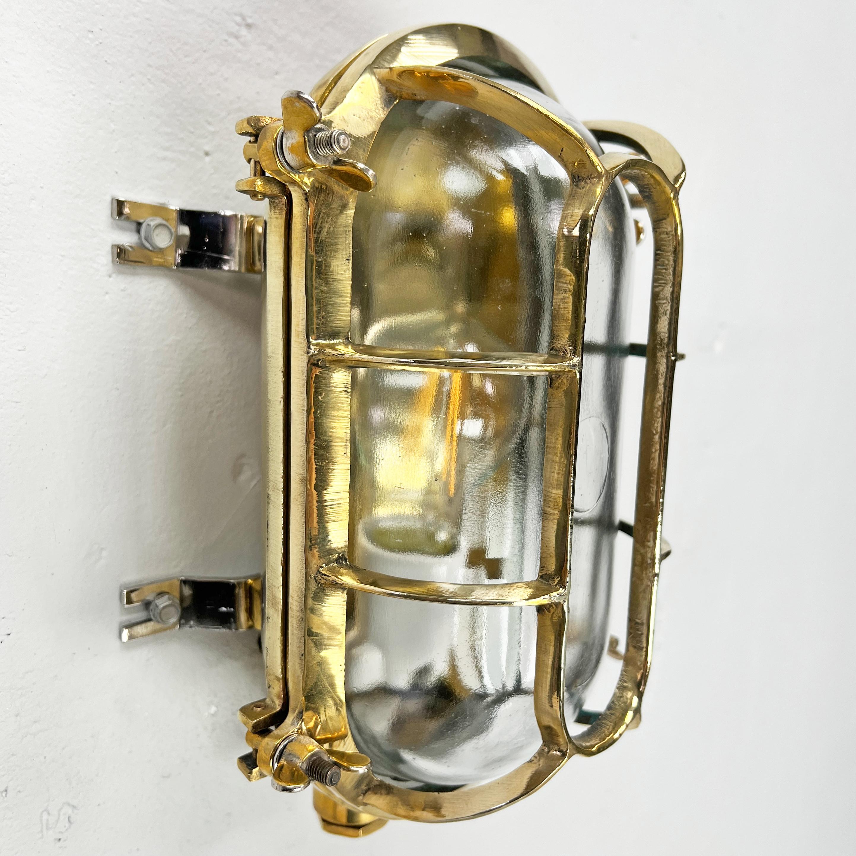 Ovaler Wandleuchter aus deutschem Messing des späten Jahrhunderts mit ovalem Käfig und Glasschirm  im Angebot 2