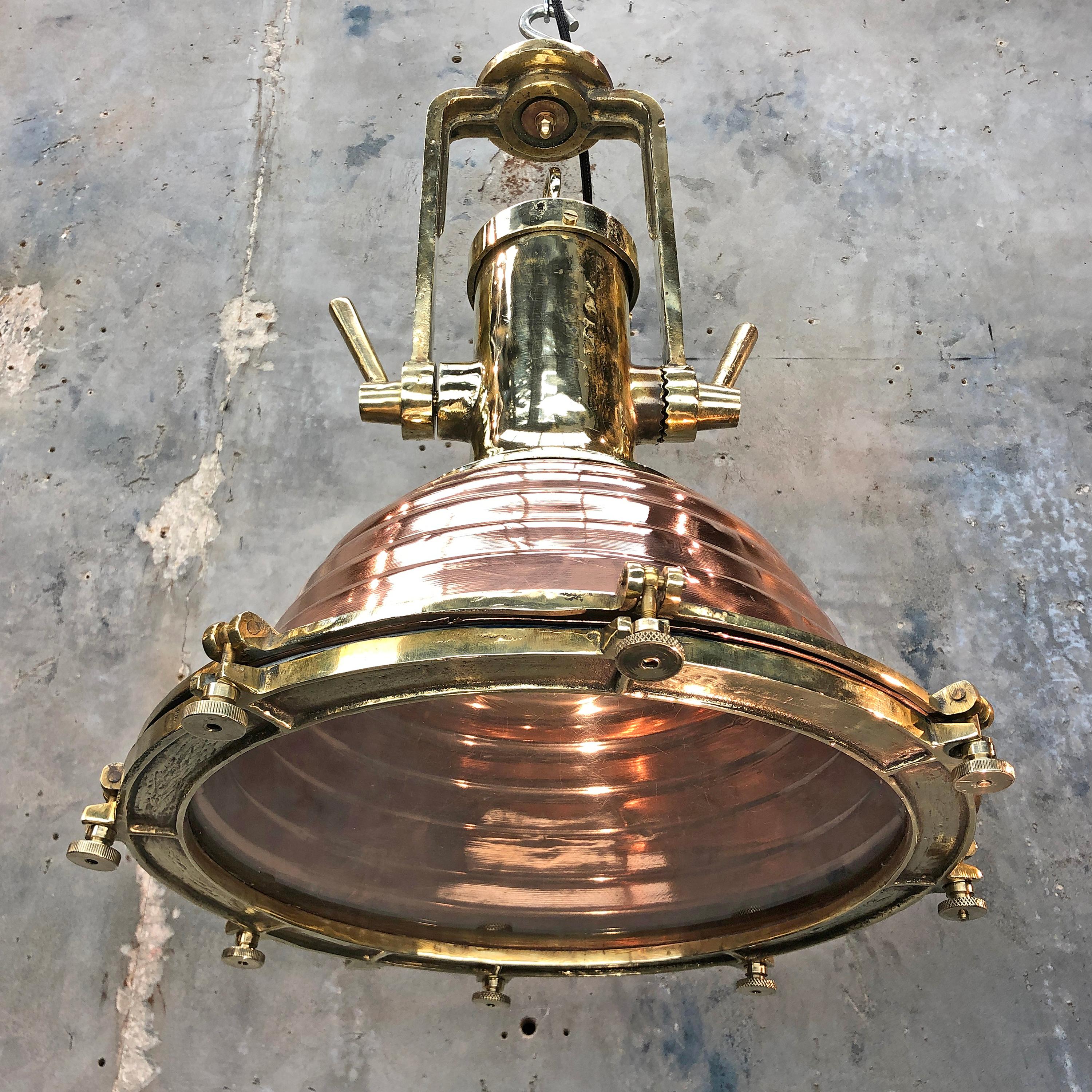 Late Century German Large Copper and Cast Brass Directional Cargo Light Pendant In Good Condition For Sale In Leicester, Leicestershire
