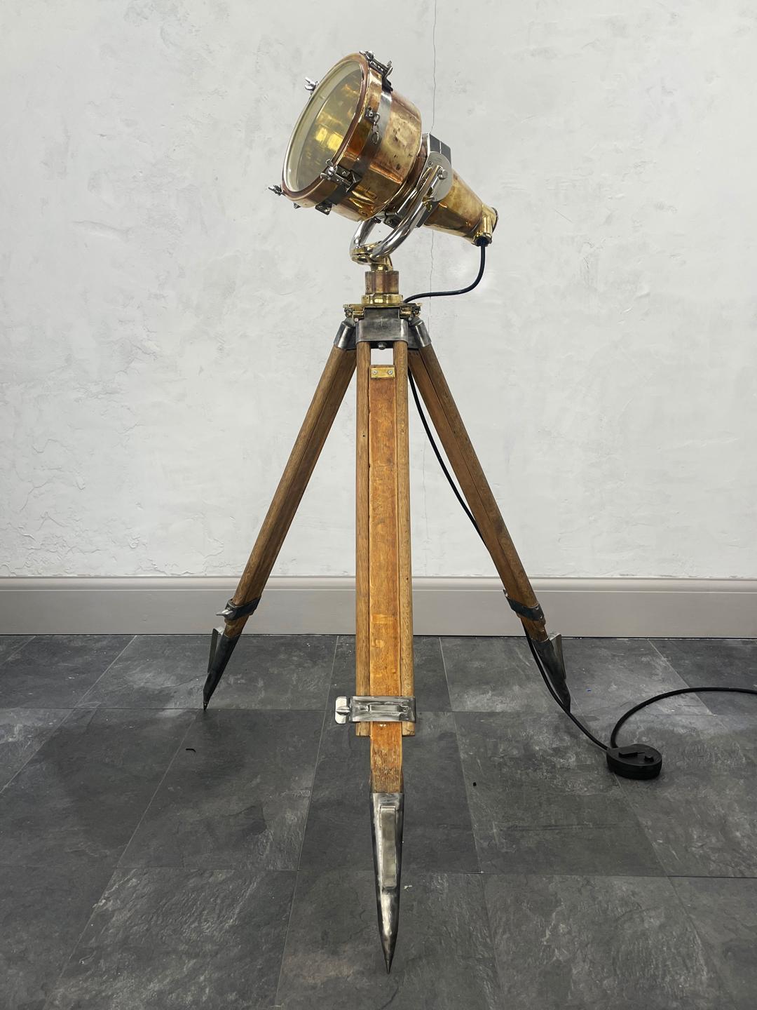 Late Century Japanese Brass Searchlight & British Wooden Tripod, Floor Lamp In Good Condition For Sale In Leicester, Leicestershire