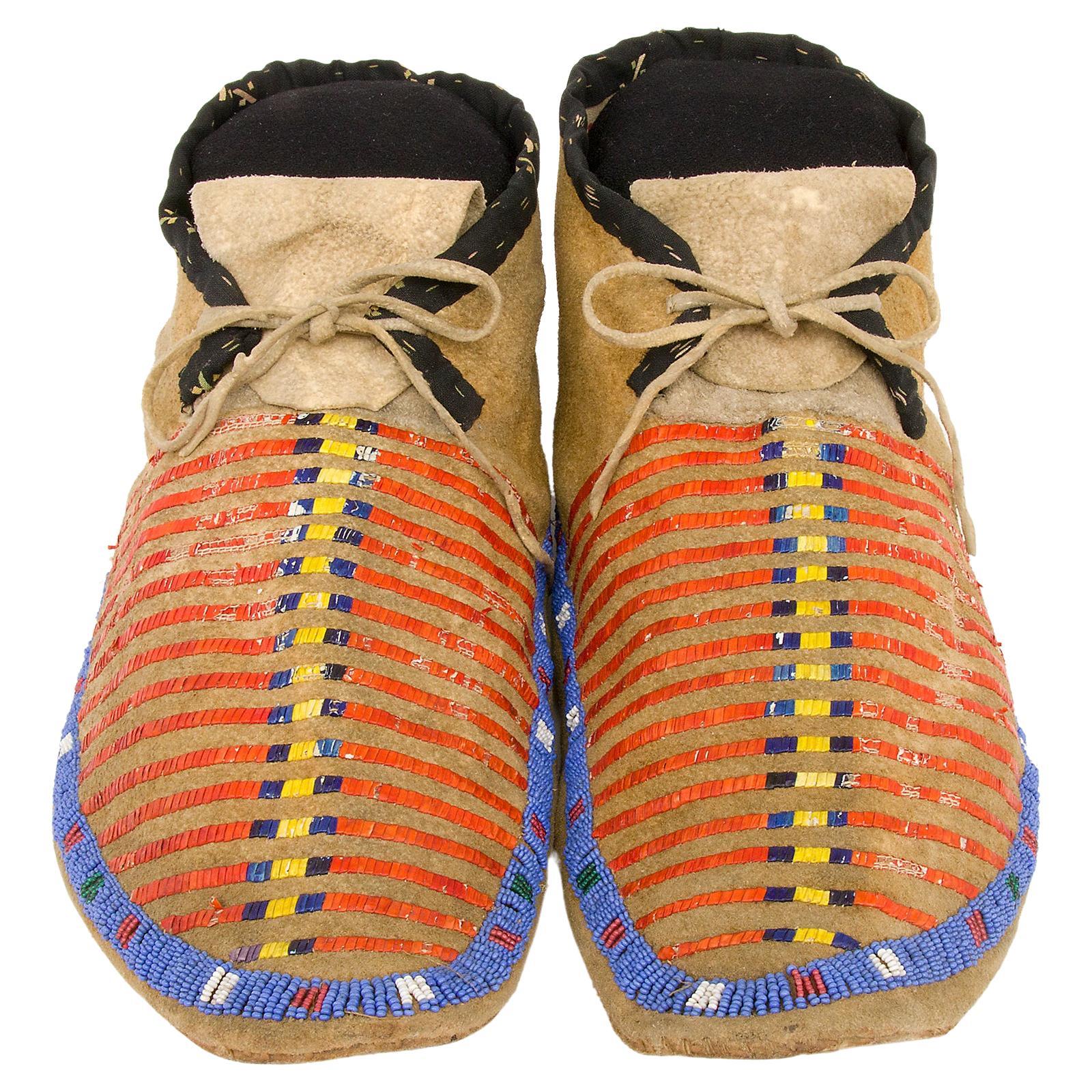 Antike Sioux Moccasins „Plains Indian“ 1870er Jahre Schnalle, Quillarbeit und Perlenarbeit