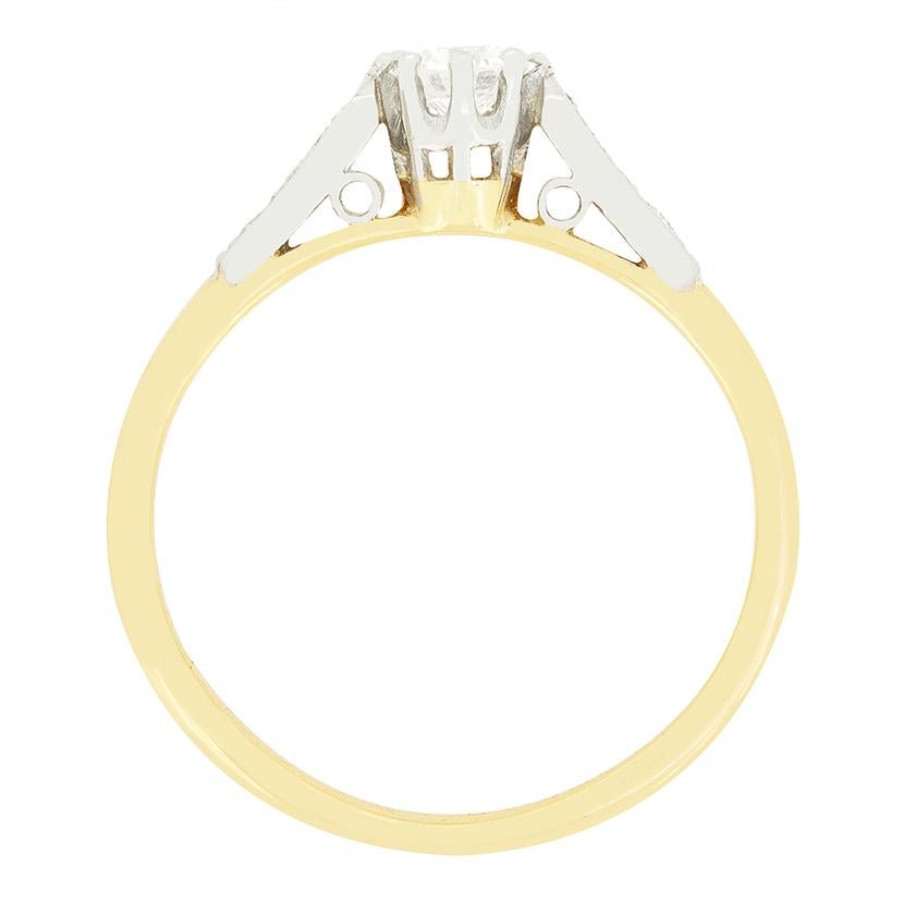 Partnersuche  Aus den 1940er Jahren stammt dieser klassische Solitärring mit einem runden Brillanten von 0,25 Karat in der Mitte. Der Diamant hat eine Farbe von F und eine Reinheit von VS11 und wurde in einer Platinfassung gefasst. Auf jeder