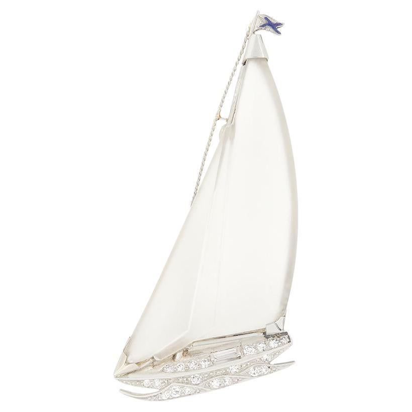 Broche bateau en cristal et diamants 0,37ct, fin de la décennie, c.1920s en vente