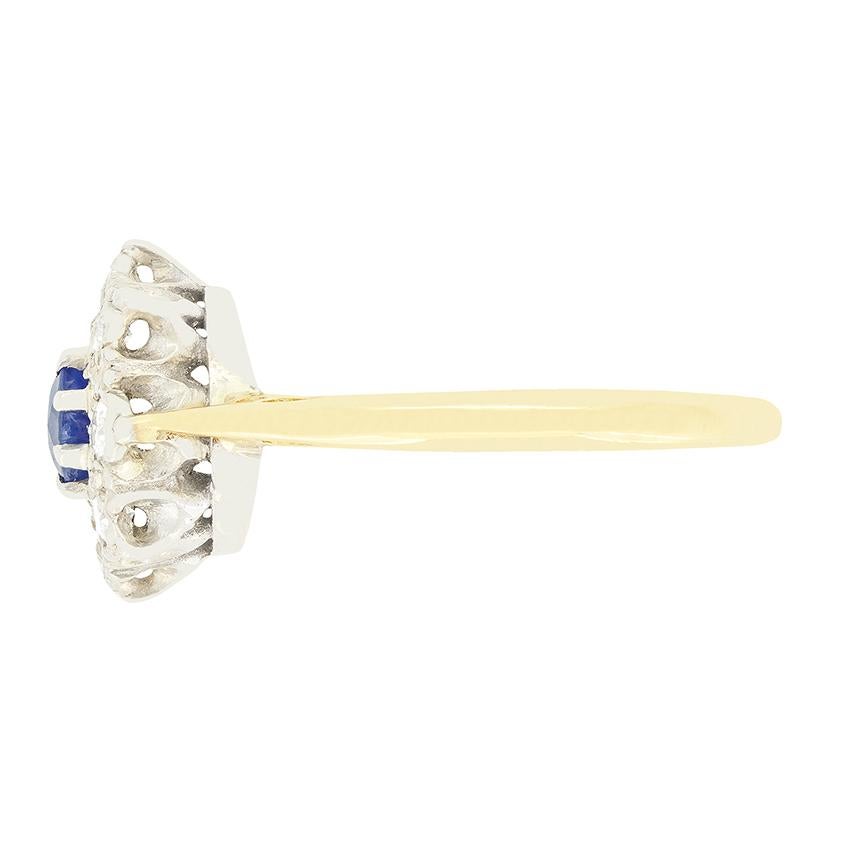 Late Deco 0,40ct Saphir und Diamant Cluster Ring, um 1940 (Art déco) im Angebot