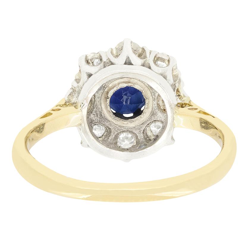 Late Deco 0,40ct Saphir und Diamant Cluster Ring, um 1940 (Rundschliff) im Angebot