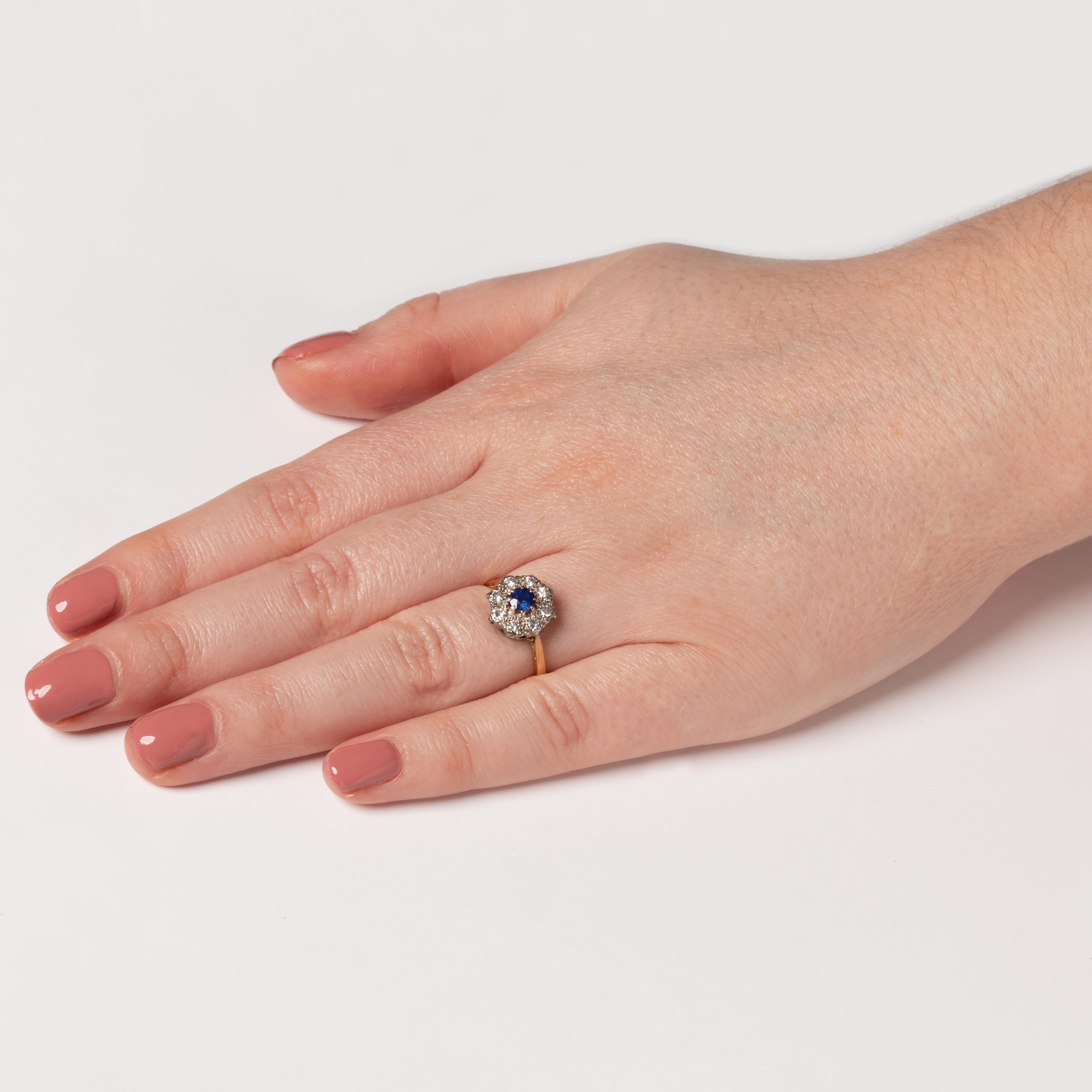 Late Deco 0,40ct Saphir und Diamant Cluster Ring, um 1940 im Zustand „Gut“ im Angebot in London, GB