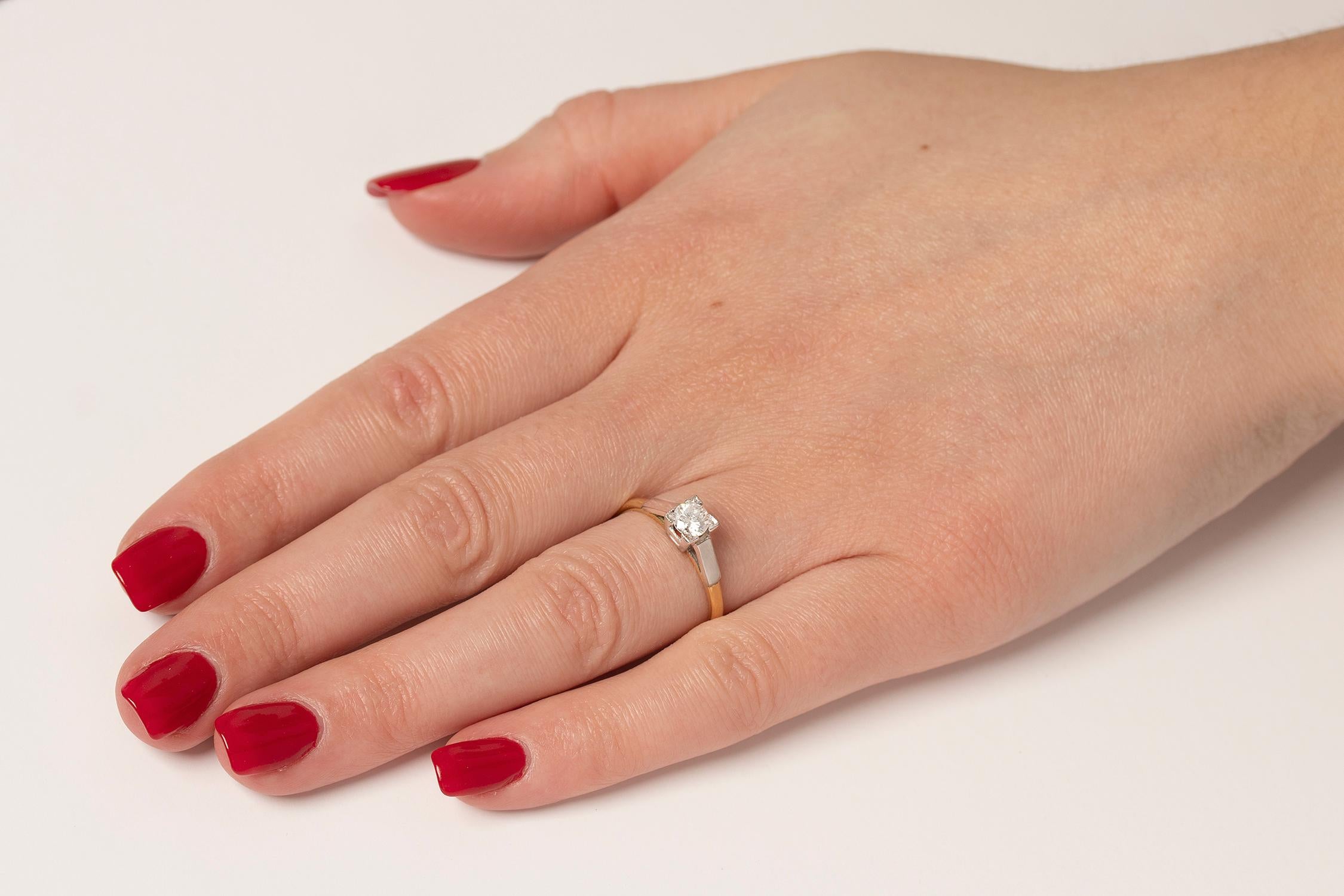 Women's or Men's Late Deco 0.45 Carat Diamond Solitaire Ring, circa 1940s For Sale