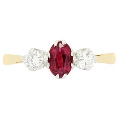 Anello a trilogia di rubini e diamanti in stile tardo-decò da 0,50 carati, 1930 ca.
