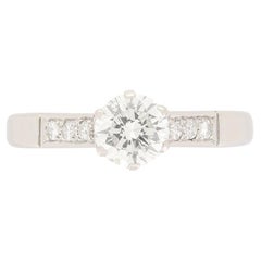 Bague solitaire à diamant de 0,65 ct de style déco tardif, c.1940.